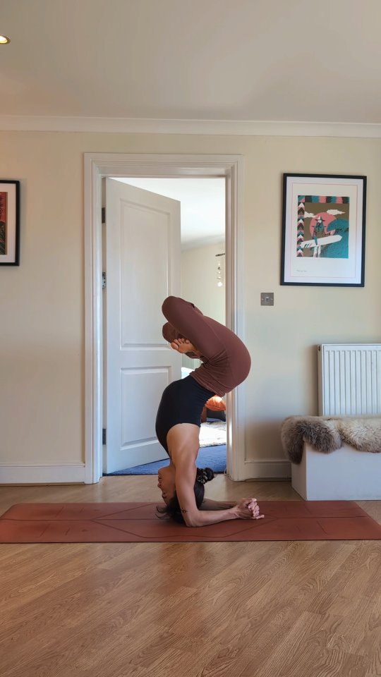 "We cannot live in a world that is not our own, in a world that is interpreted for us by others. An interpreted world is not a home. Part of the terror is to take back our own listening, to use our own voice, to see our own light"
Hildegard of Bingen 💫🩷
.
.
.
.
.
.
.
.
.
#yoga #freedom