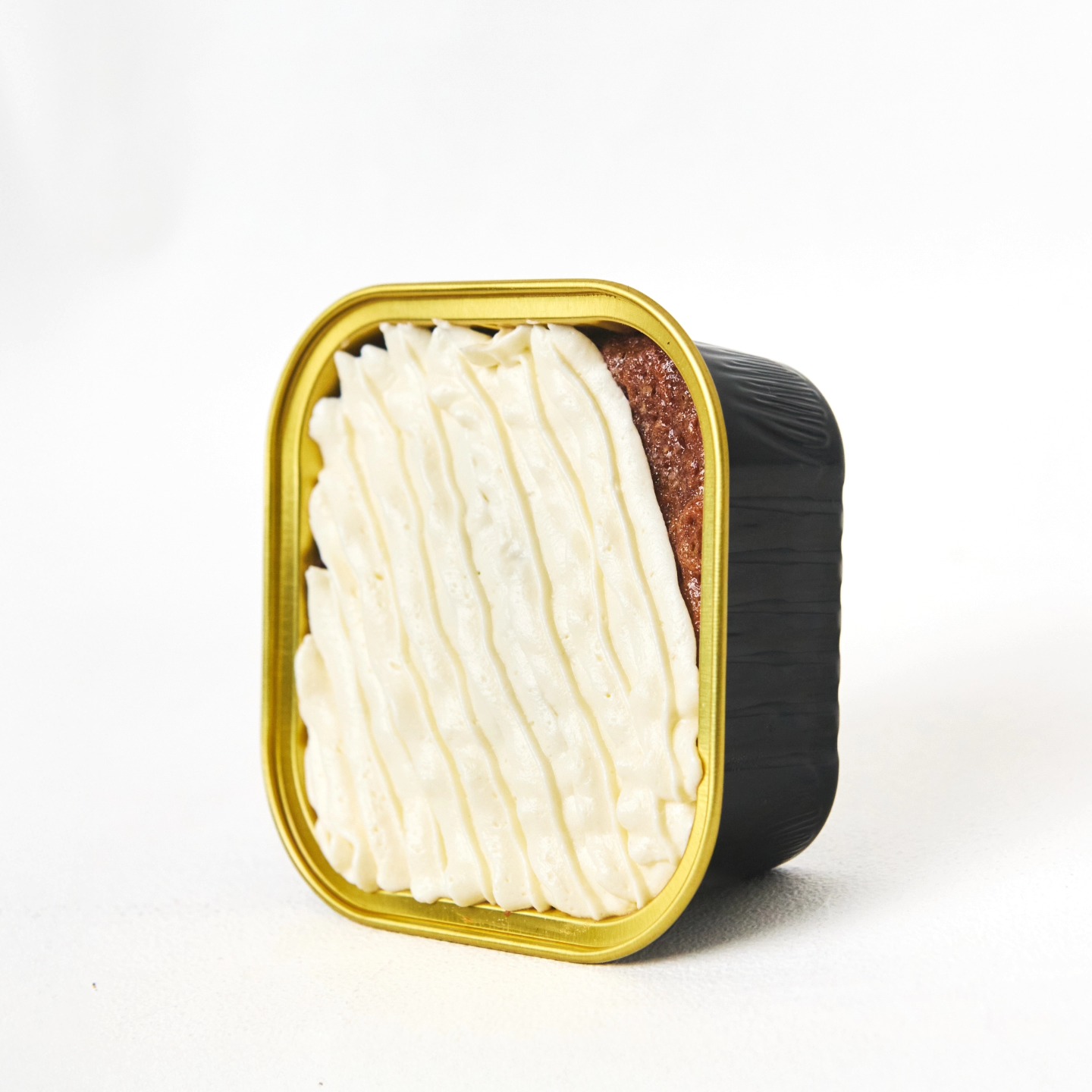 24 CARROT GOLD
Get yours now at www.Tiyestreats.co.uk
delivering throughout London
(delivery fee depends on location)