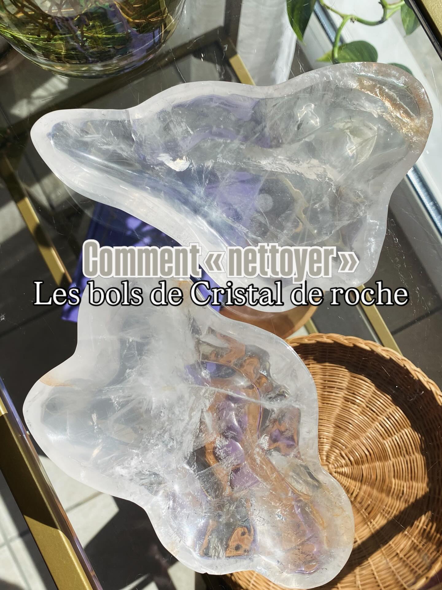☁️ 🧖♀️🧖♂️ Prenez soin de vous jolies âmes comme ces jolis bols de cristal de roche prennent soin des pierres 💎✨
🧚♀️Mon conseil pour la purification et le chargement de vos pierres avec un bol en cristal de roche :
• A réception, le purifier et le charger pour le nettoyer de tout ce qu’il aura pu absorber car vous le voyez sur les photos, je m’e suis servie pour les atlantisites, elles en avaient besoin 💜.
• La purification sous un filet d’eau ou à la fumée de sauge
• Le chargement au soleil ☀️ pour une énergie vitale ou à la lune 🌙 pour une énergie douce et intuitive voir un amas de cristal de roche pour un chargement par résonance.
• Donnez lui votre intention, votre message, par exemple : « Que ce bol amplifie l’énergie de mes pierres et protège mon espace de travail. »
• Effectuer de nouveau votre rituel à chaque changement d’utilisation 🤗
N’hésitez pas à me contacter pour plus d’infos jolies âmes 📨
Belle et douce soirée régénératrice 🌌
Emeline 💜