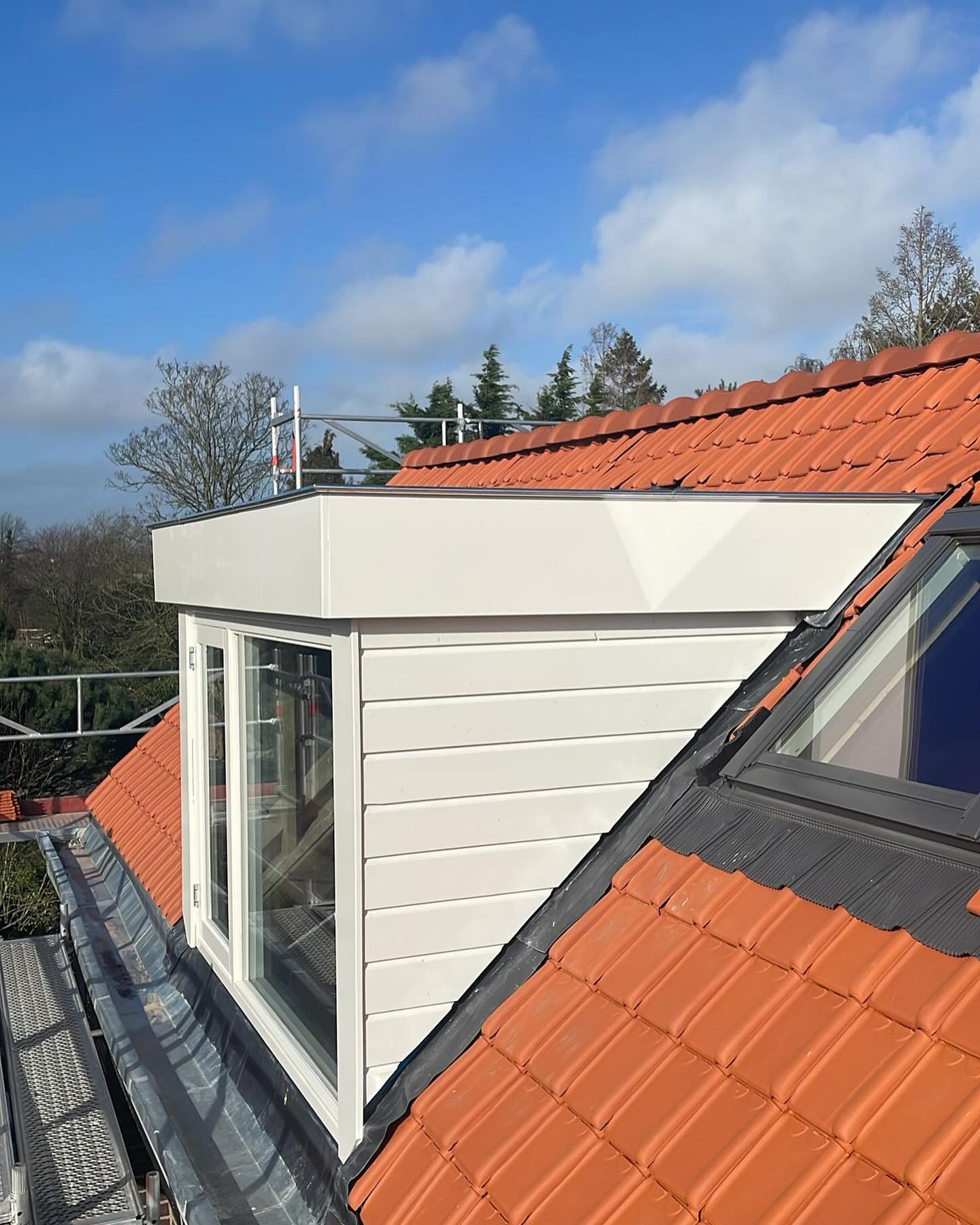 Dakkapel | Haarlem en omstreken
Het creëren van extra ruimte heeft meerdere voordelen. We bouwen de kapel op de locatie zelf om voor een mooi eindresultaat te zorgen!🔨