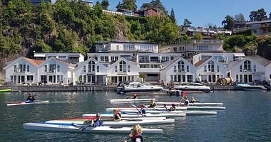 Tusen takk til alle som har vært med å gjøre aktivitetene på kajakklubben i sommer til en kjempesuksess. Vi har hatt aktiviteter 4 dager i uka i 6 uker. De aller fleste dagene har blitt fulltegnet i løpet av kort tid, noe som betyr at vi har hatt tilsammen nærmere 250 unger på kajakklubben i sommer. Tusen takk til @gjensidigestiftelsen som har gjort dette mulig og som samtidig har gjort at 9 ungdommer har hatt sommerjobb på klubben. Takk til foreldre for fantastiske tilbakemeldinger på opplegget vårt, og det viktigste, takk til alle som har vært med på aktivitene. #flekkefjord #flekkefjordkajakklubb #padling #kajakk #smaabyenflekkefjord #avisenagder #visitflekkefjord #sommer2021
#gjensidigestiftelsen foto: @celine.helleren @ivarflikkabuch og @agneteflikka