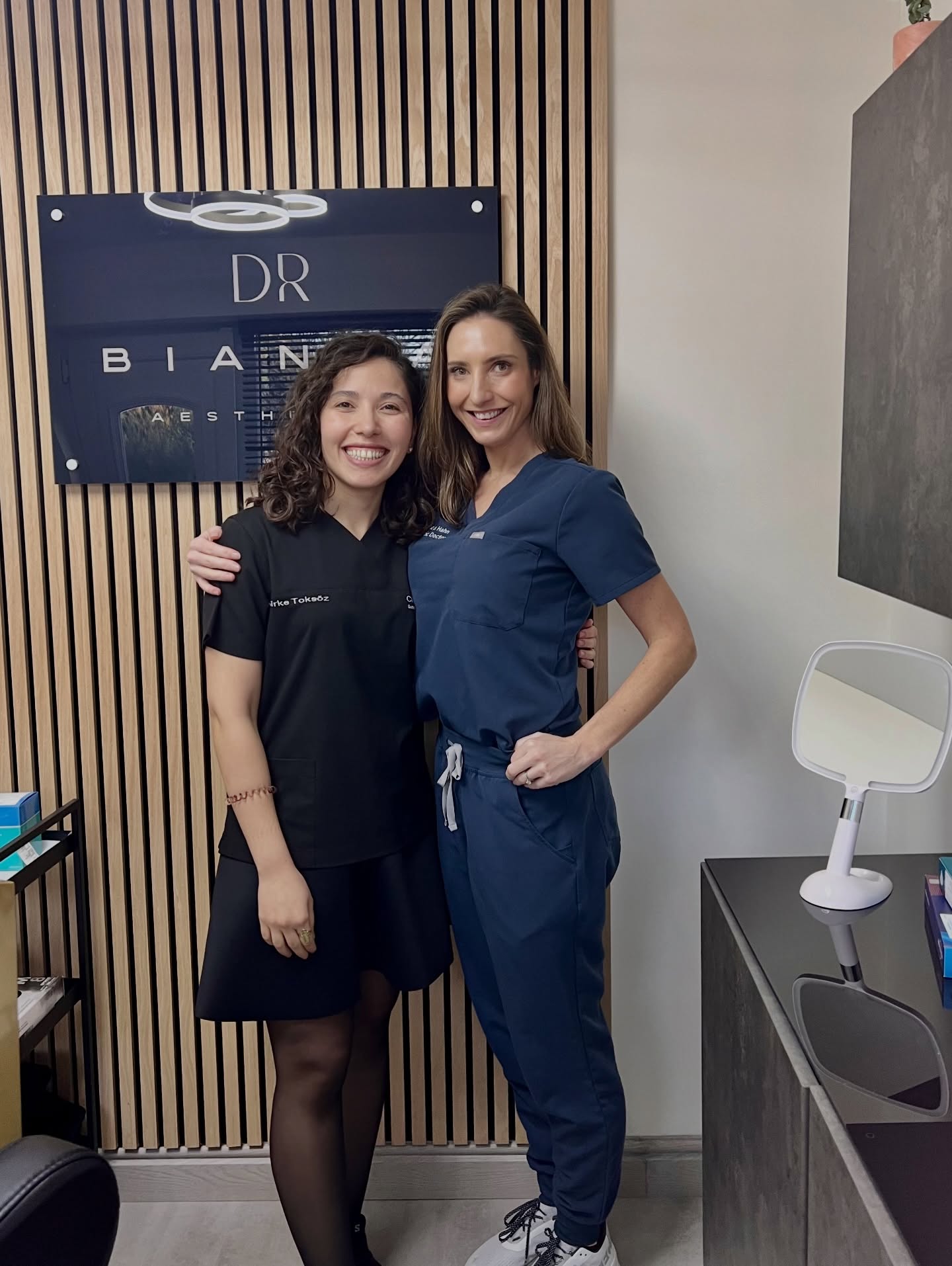 It was an absolute pleasure welcoming @birketoksoz from @allerganaestheticsuki for an incredible training session.
I feel truly honoured to have been offered this training and can’t wait to bring these advanced techniques to my patients.
thank you also to the wonderful Kirstie Gray for organising and supplying refreshments! 🥰
📩 For enquiries, please DM
📍 Dr Bianca Aesthetics, Washington
🌐 www.doctorbianca.co.uk
