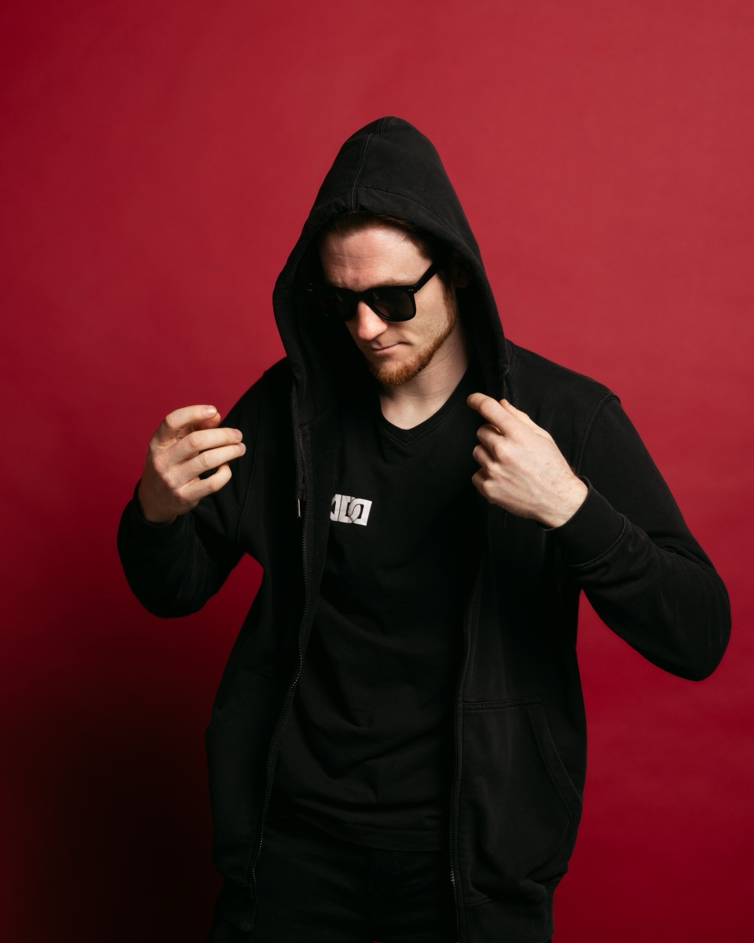 DJ Fotoshooting mit @dj_padd 🎧🤘
Beats, Kameras und jede Menge Energie - wir haben Patricks DJ-Vibes festgehalten📸
Ein paar Momente vom Set und der Arbeit hinter der Kamera seht ihr hier! 🎬
👉 Wenn euch unsere Produktionen interessieren, bleibt dran – wir zeigen euch regelmäßig neue Projekte🚀
#huckleberryking #fotoshooting #djshoot #contentproduktion #donauries