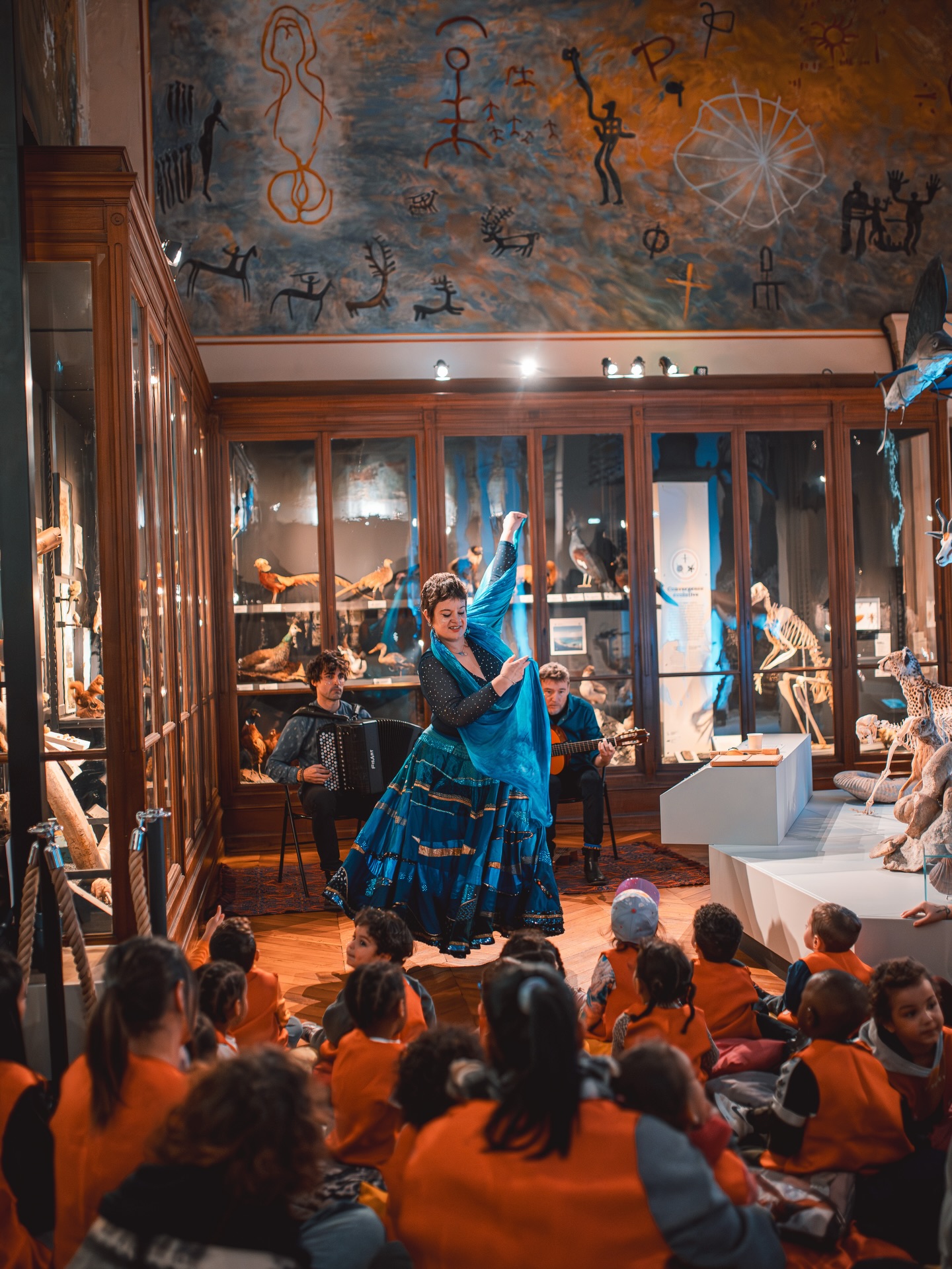 Quand les bébés de la crèche découvrent le Muséum d’histoire naturelle @museesmarseille sur les douces mélodies de @mariarobin_art.y.show ✨
Un spectacle programmé dans le cadre du dispositif Crechendo imaginé par @lenomad13 avec le soutien de @villemarseille
📸 @bubuphotographe