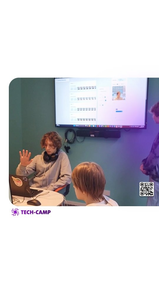 Im KI Workshop haben unsere Jugendlichen die Basics von KI & Machine Learning gelernt. Von Bildverarbeitung über Gesichtserkennung bis zum Trainieren des Moduls.
Jeder testet das Ergebnis direkt im Anschluss, nachdem ein eigener Datensatz zur Verfügung gestellt und das KI-Modul damit trainiert wurde.
Das ist nicht nur ein cooles Projekt, sondern auch Berufsorientierung, denn genau diese Skills werden in vielen Jobs die Zukunft sein 🚀
#KIWorkshop #MachineLearning #Bildverarbeitung #Gesichtserkennung #Berufsorientierung