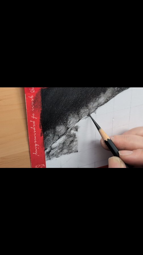 Es ist soweit, die Skizze steht und natürlich könnte ich es nicht abwarten und musste wenigstens noch ein kleines bisschen dran arbeiten. Ich bin mir sicher, hiervon wird es noch das ein oder andere WIP Video geben, bis wir den Weg von der Skizze zum fertigen Werk geschafft haben.
Wenn ihr nichts verpassen wollt gerne auf follow klicken 😉
Ich bin mir sicher, wir werden mit diesem Motiv viel lernen und dem Wunsch nach hyperrealistischen bzw fotorealistischen Arbeiten ein wenig näher kommen.
#hyperrealism #fotorealism #pencilartwork #myownartology #progress