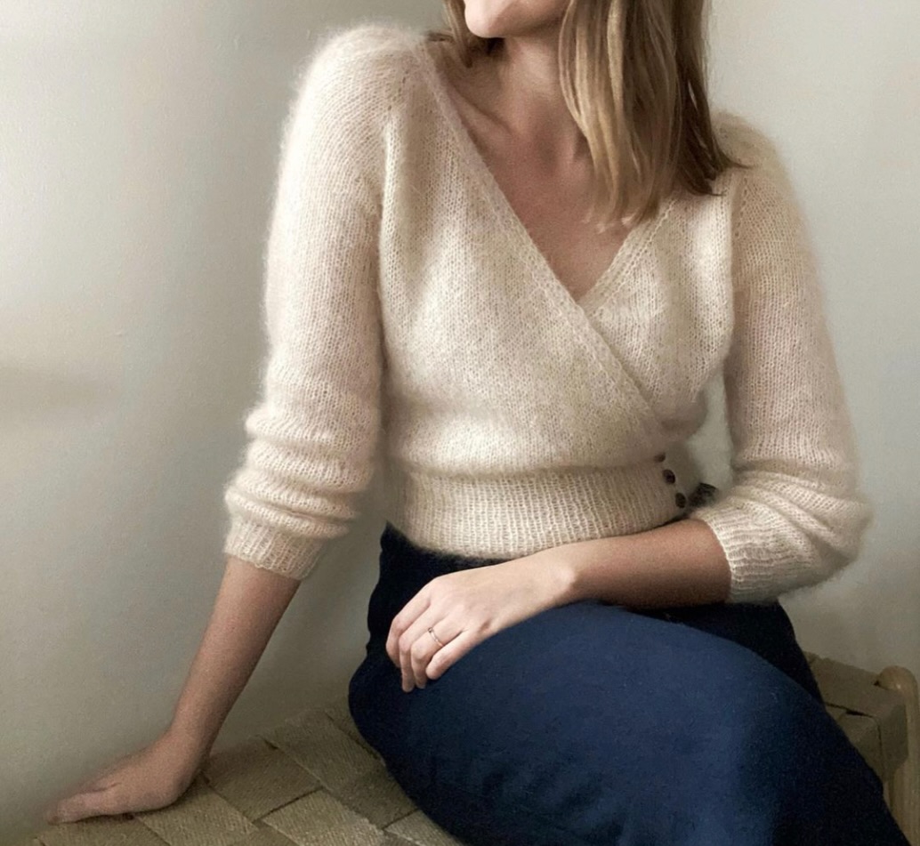 C a s i a C r o s s o v e r
A subtle puff. A soft crossover.
Quiet details that make the piece. Effortless. Feminine. Easy to wear.
Pattern available on Ravelry and at www.refinedknitwear.com
-
-
-
#knitwear #knit #strik #refinedknitwear #casiacrossover