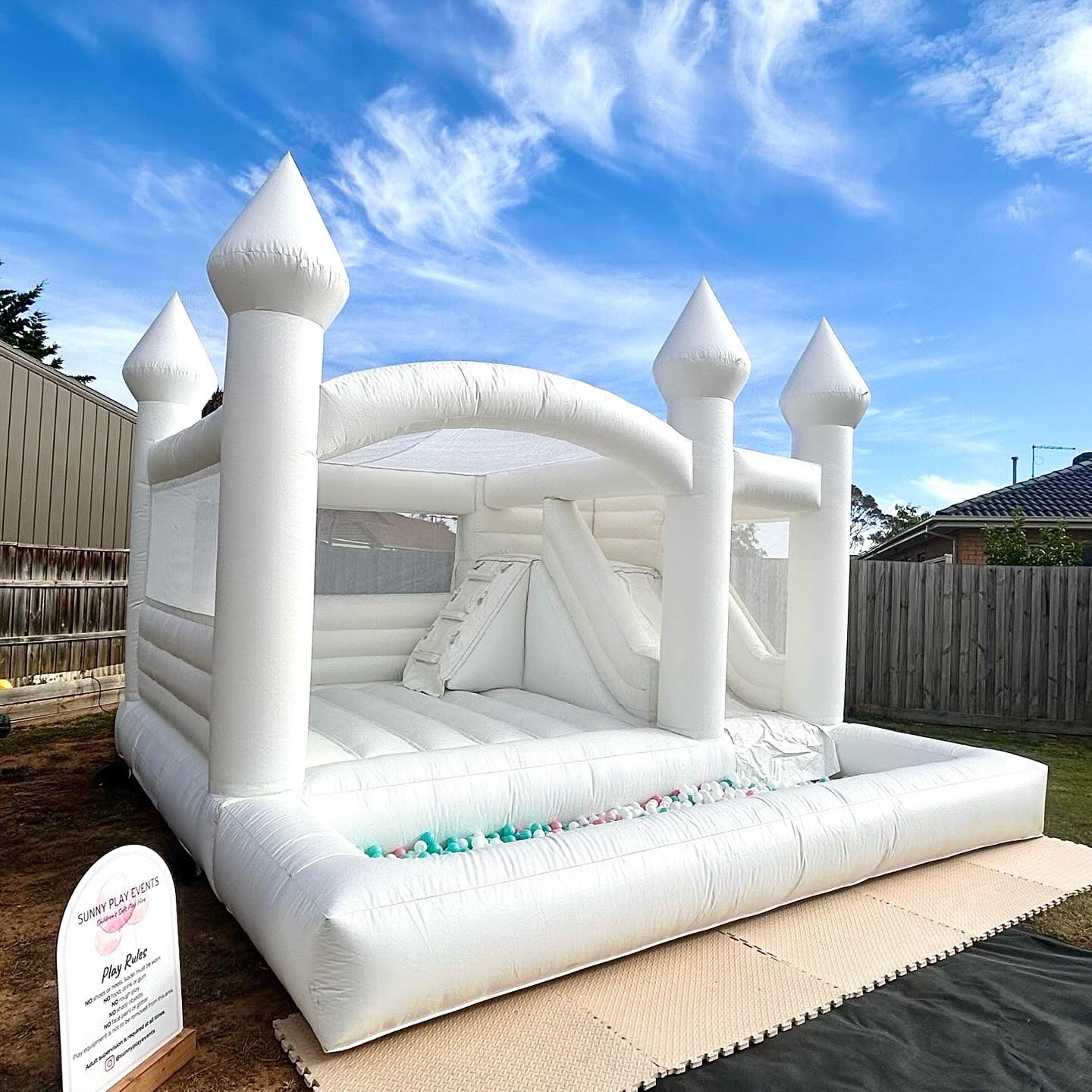 Our Royal Jumping Castle ๐๐ค
Bounce, slide and play in style.
๐ Servicing Melbourne & Victoria wide
๐ผ www.sunnyplayevents.com.au
๐ผ Customisable Packages