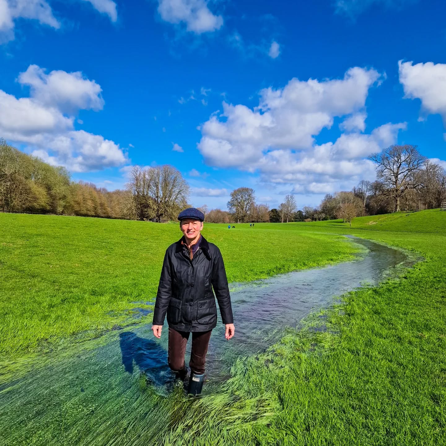 Si può restare a casa con una giornata così? Una delle cose che rende Chawton un posto tanto speciale è la possibilita di accedere a un parco così bello e grande che è letteralmente parte integrante del villaggio.
Grazie a Chawton House per consentire a tutti di godere gratuitamente di un posto cosi idilliaco!
E voi, che programmi avete per oggi?
#passionecampagnainglese #camminare #villaggio #chawton #campagnainglese countrylifestyle countryliving villagelife