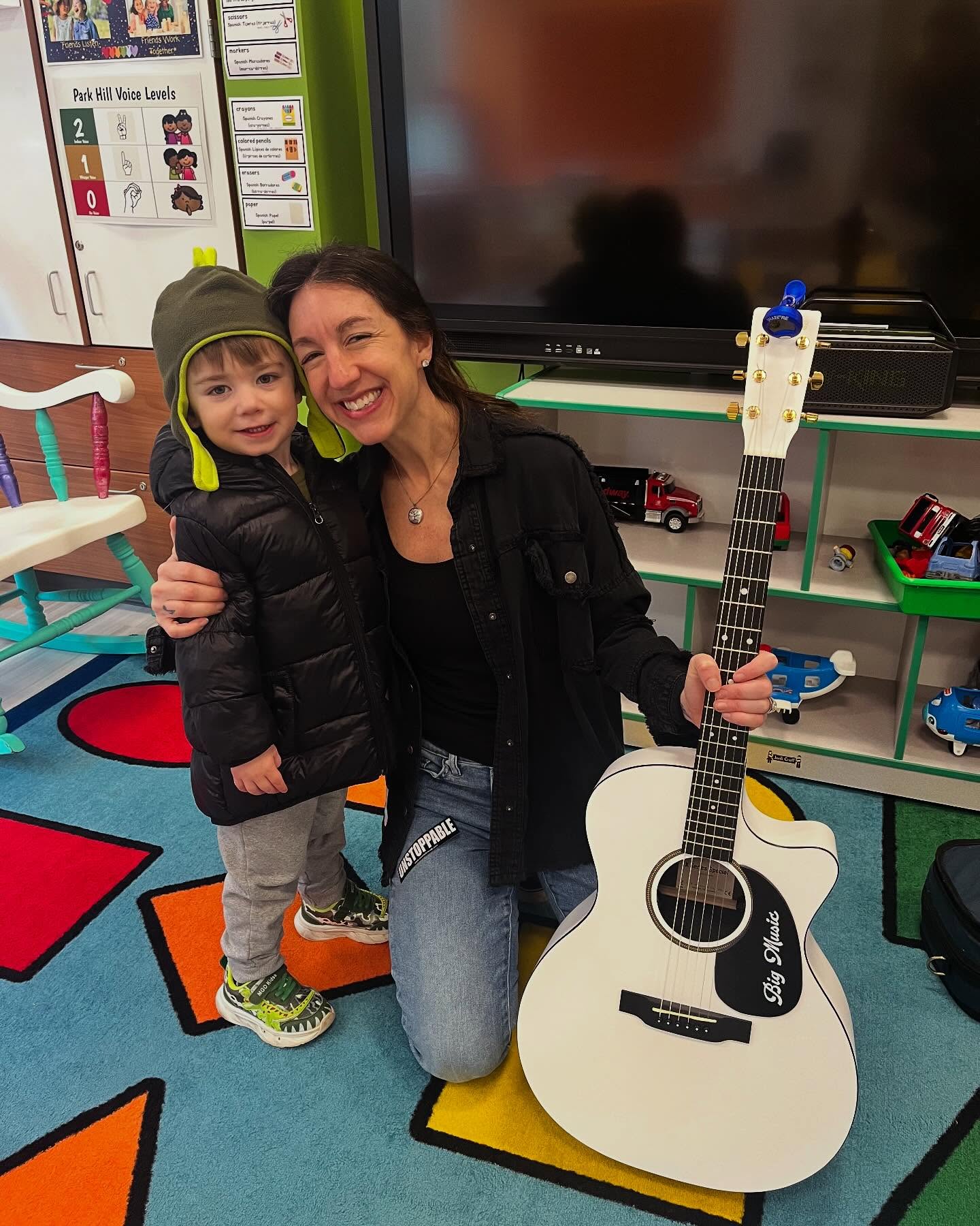 played for my son’s class today and I’ve found my new calling. gigs that are done by 11am and everyone is pumped, singing, dancing and so freaking cute. ready to play any kid group all the hits 🕺🏼
PS. I love you, J 💞
#kids #school #musiclife #musician #musicmom #musicfamily #school #love #happy #classroom #dance #bigmusic