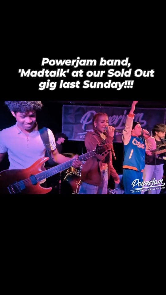 Powerjam band 'MadTalk' at our sold out gig on Sunday performing our original mashed arrangement of #BangBang / #JessieJ and #LoveShack /#B52s !!
Let us know what u think & Stay tuned for more from the recent gig @bullsheadsw13
#barnessw13