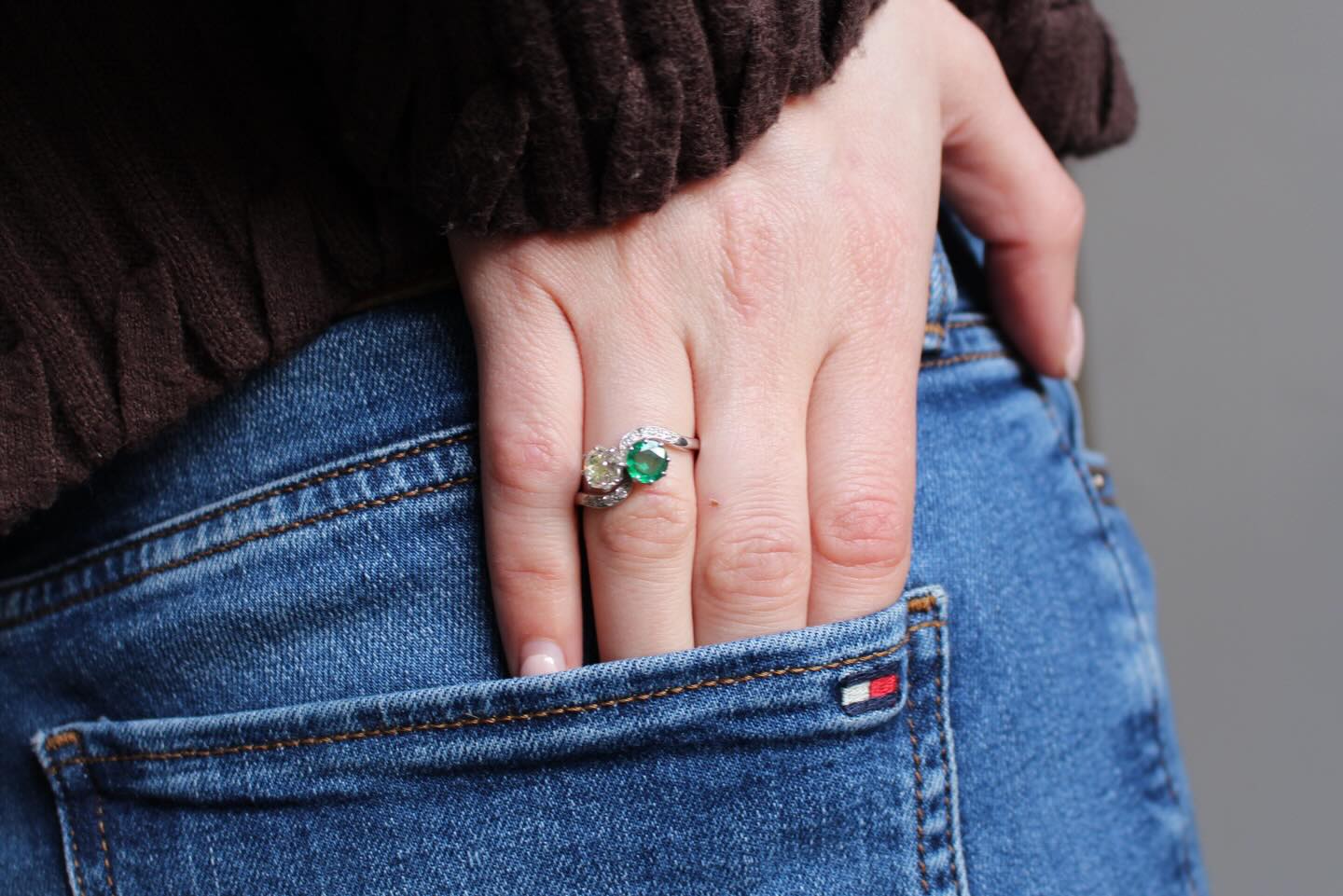 Art deco emerald and diamond “toi et moi” ring circa 1930 💚🤍
This elegant Art Deco ring is set with an old cut diamond and an emerald, arranged in a beautiful crossover design and framed by further diamonds, flowing onto a plain platinum band.
The toi et moi design, means ‘you and me’. The design features two gemstones and symbolises the coming together of two individuals as one. Each stone represents one half of the couple, and gemstones can be chosen to reflect the birthstones of the couple
#toietmoi #artdecojewelry #emeraldring #antiqueengagementring #ring