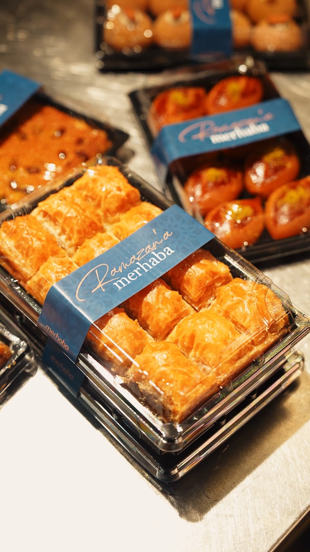 Ramazan’a özel lezzetler, iftara hazır paketler halinde.
Baklavadan güllaca, özel tatlılarımız özenle hazırlanır ve güvenle paketlenir.
İftar sofralarına pratik ve zarif bir dokunuş.
Merhaba Pastaneleri.
Sipariş ve bilgi için:
📍 Başakşehir: 554 364 09 77
📍 Mavera Başakşehir: 544 326 34 34
📍 Merter: 555 655 02 74
📍 Halkalı: 552 913 00 99
📍 Sirkeci: 501 143 27 24
📍 Beşiktaş: 0212 236 33 36