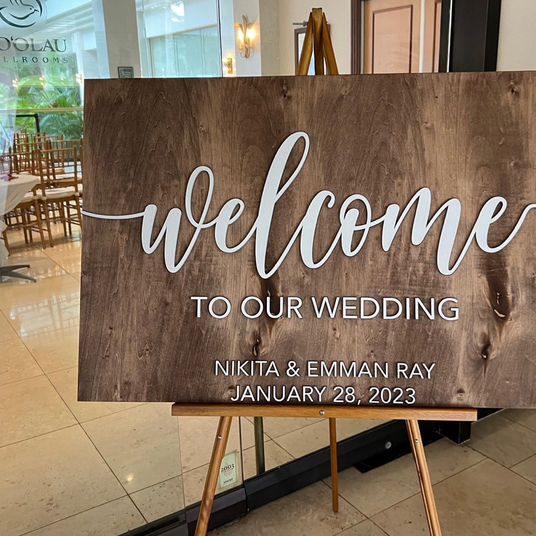 To the happiest memories that’ll last a lifetime…and what better way to collect memories by these “must haves” at your wedding:
✨Signage: Custom signage and canvas print photos can add a personal touch for any wedding (and help point guests in the right direction!) consider having cute signage at any entry point, your check in table and at the bar, whether it’s drinks or sweet treats!
✨Photobooth: Photobooths are NOT overrated and create a fun way to capture picture perfect moments with your guests! Not only that, it’s an easy way to create memorable keepsakes to look back on.
*Series: Behind the scenes with Lilikoi Lane and @photosbyleaann
Coordinators: @lilikoi.lane
Venue: @koolauballrooms
Signage: @inkedoutprinting
Photobooth: @ypcpbhawaii
Entertainment/DJ/Lighting: @noobentertainment
Emcee: @jujuthequi
Chairs/Sashes: @noobentertainment
Florals: @sweet_haku_wahine
HMUA: @mua.manda & @styledbyirae
Photography/Videography: @vivid_fotos
Client: @kitani3trh 💚 @o6o8i4