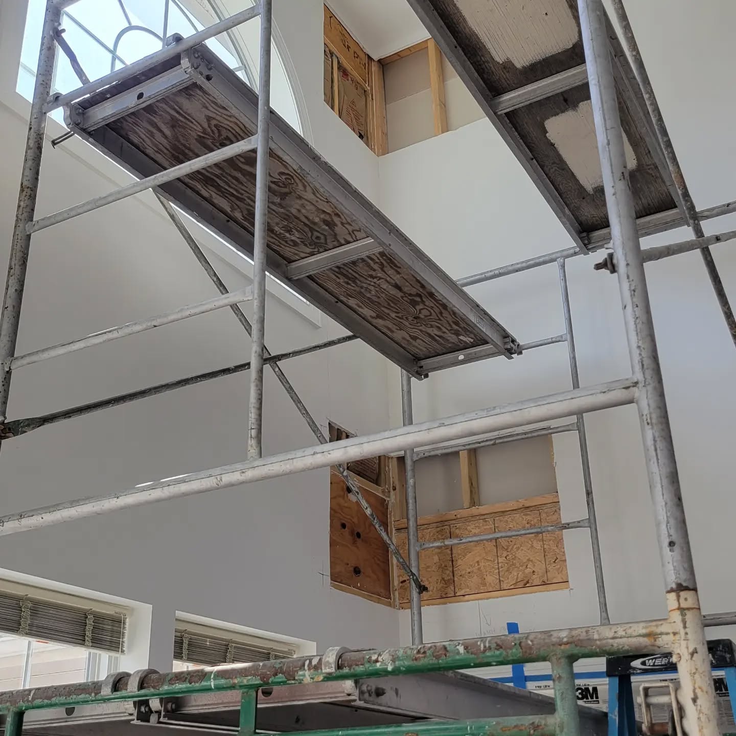 Huzzah! Follow-up from the squeaky wall post a couple weeks ago. The walls are opened up and sure enough, nails have pulled out, glue separated, and "rigid" portal frame is no longer rigid.
Oh, and the drawings called out for 2 straps at each beam/column connection (8 total) and only 1 was installed at the ends of the middle beam (2 total) 😬
Installing straps, blocking, and screws to fix it for good!
.
.
.
.
.
.
.
.
.
.
.
.
#wehadtocutoutthecorners #toseethecornerstheycut