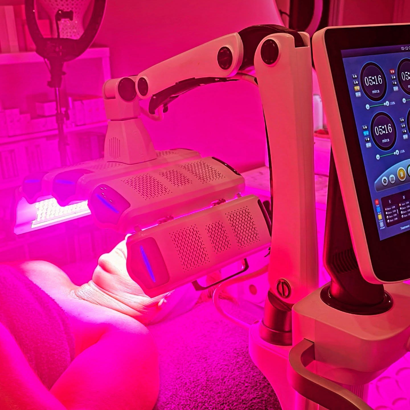 RED and YELLOW LIGHT THERAPY after the BBL treatment for skin rejuvenation, pigmentation, vascular and hydration.
With these treatments having THE MASK at home to use between your in salon appointments is the best thing you can do for your skin! Not only will it let you achieve better results overall on your skin journey, it will also make your cells get more out of your homecare. When your cells are "charged up" they are a lot more productive and firing. This makes them able to do a lot more with those active ingredients in our shincare🙌
This is on top of all the other benefits LIGHT THERAPY does for our skin!
EVERYBODY will benefit from light therapy!
Make this a must in your daily routine.
If you are a salon and interested in a medical grade LED DEVICE to ramp up your treatments you can either get in touch or jump on our website themask.co.nz in the wholesale part😊