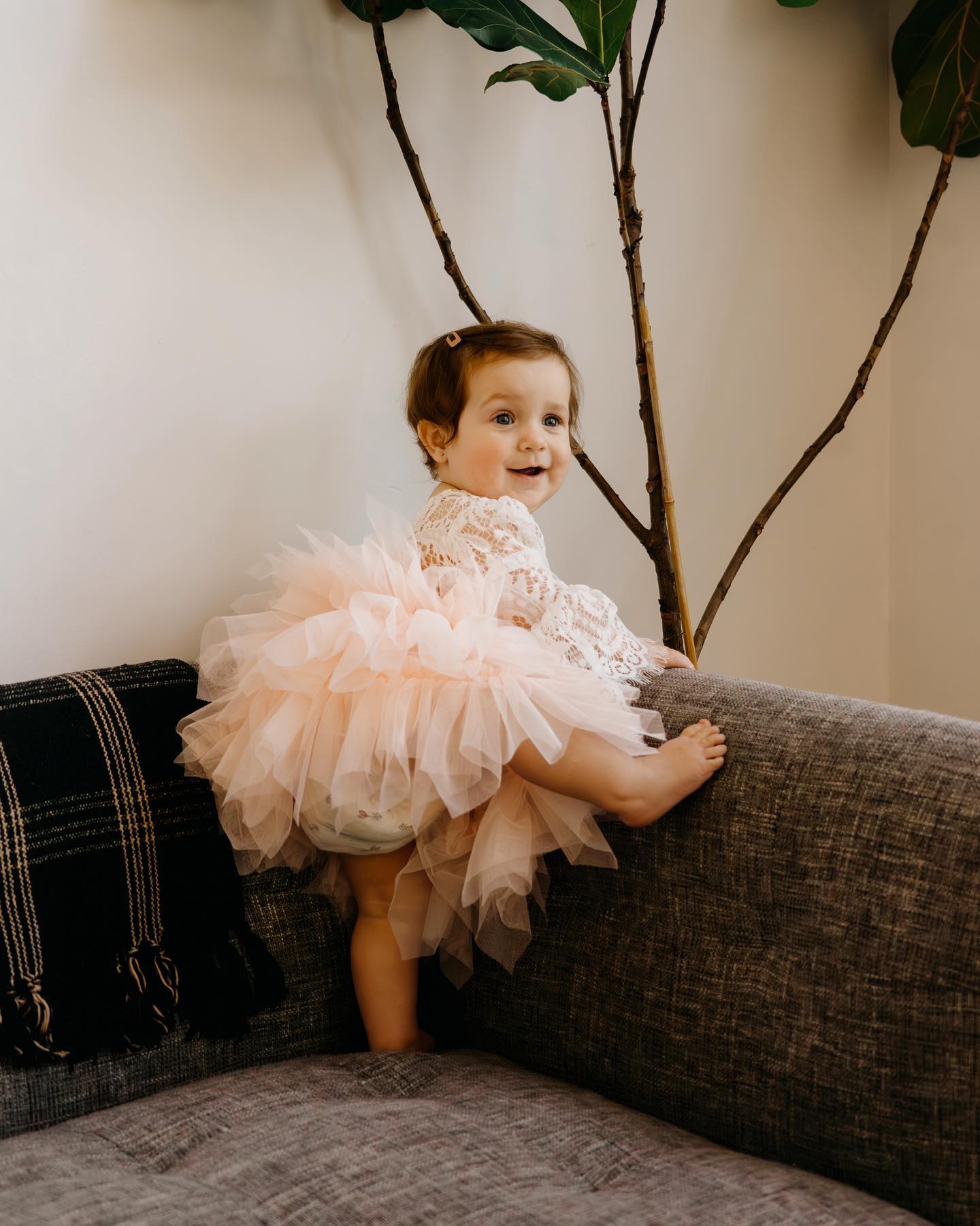 pretty in pink 💗🎀
One year/cake smash sessions are always a fun one for me! I love capturing their personality, and the cutest little grins as I lay on the floor and play peek a boo from behind the camera 🥰📸
And the cake smash is always a big highlight too! It’s always fun to see how they interact with it 🎂 @oregoncakemom nailed it with this super cute cake for this super cute girl!! 💕
Wrenly did amazing with her adorable outfits and happy smile!! @mama_russell2019 @rrussell_21