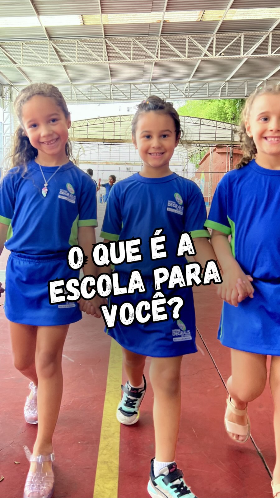 A escola é onde tudo começa. É o lugar das primeiras descobertas, das amizades que marcam para sempre e dos sonhos que começam a ganhar forma. Muito além dos conteúdos, é dentro da escola que crianças e jovens desenvolvem valores, constroem confiança e aprendem a olhar para o mundo com curiosidade e propósito.
Há 43 anos, o Sistema Degraus de Ensino acredita que educar é muito mais do que ensinar: é formar pessoas preparadas para os desafios da vida, com conhecimento, caráter e autonomia para construir o próprio futuro.
Neste Dia da Escola, celebramos cada aluno, cada professor e cada família que faz parte dessa história construída dia após dia.
Porque quando educação, valores e propósito caminham juntos, cada passo se transforma em um novo degrau rumo ao futuro.
#sistemadegraus #educacaoinfantil #crianca