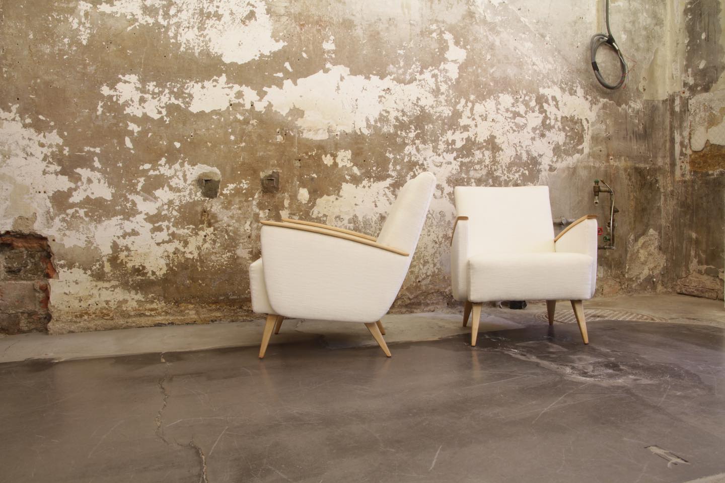 Wenn Natur,Natur und Natur trifft. Früher in grau rot, haben Sie den Sprung ins Jetzt geschafft. Mit KBA Latex, KBA Baumwolle und Kokos so wie einem Bezug aus Wolle. Darf unser ROHLING Frank neu glänzen und auch noch den Planet einwenig besser machen 🤓#rostoffe #innendekorationen #dekoration #wohnen #polsterei #interiordesign #natürlichwohnen #winterthur #swissdesignblog #Innenarchitektur #Handmade #swissmade #handwerk #innenarchitektur #zuerich #zürich