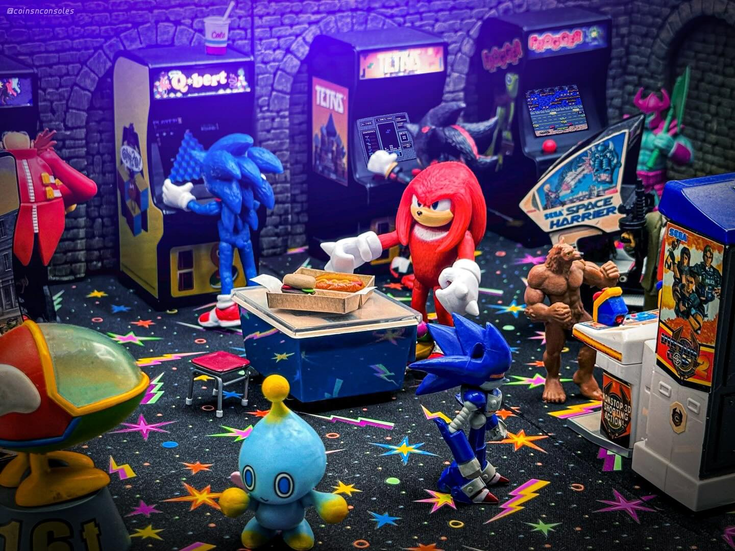 Knuckles and his Sega pals are hitting up the Arcade for some high-score shenanigans! First though, some eats! 🌭🍔🥤
What game would you play first?
————————
#sonicthehedgehog #sega #toyphotographer #arcade #actionfigurephoto