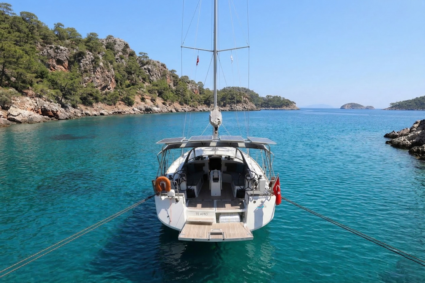 Turkuaz suların ortasında huzur⊠â”ïž
TĂŒrkiyeânin eĆsiz koylarında, çam ormanlarıyla çevrili saklı demirleme noktalarında ve kristal berraklıÄındaki sularda unutulmaz bir yelken tatiline hazır mısınız?
Marmarisâten baĆlayarak Datça, Göcek, Fethiye, KaĆ, Bodrum ve hatta Yunan adalarına uzanan rotalarda özgĂŒrlĂŒÄĂŒ keĆfedin.
GĂŒne yĂŒzerek baĆlayın, rĂŒzgĂąrla yol alın ve akĆamları yıldızların altında konaklayın.
Bir tekne tatili sadece bir tatil deÄil, gerçek bir Ege ve Akdeniz deneyimidir.
đ© Rezervasyon ve detaylı bilgi için bizimle iletiĆime geçin.
.
#yachtcharterturkey
#sailingturkey
#turquoisecoast
#yachtholiday
#sailinglife