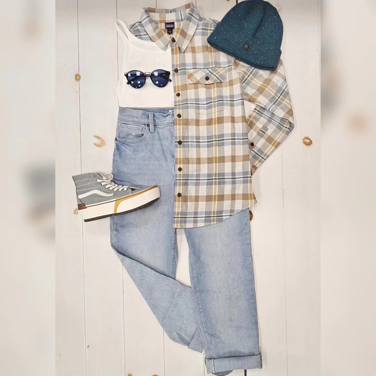 Summer has come to an end, and that means autumn is on its way! Come shop our new collections of cozy clothing from your favorite brands!