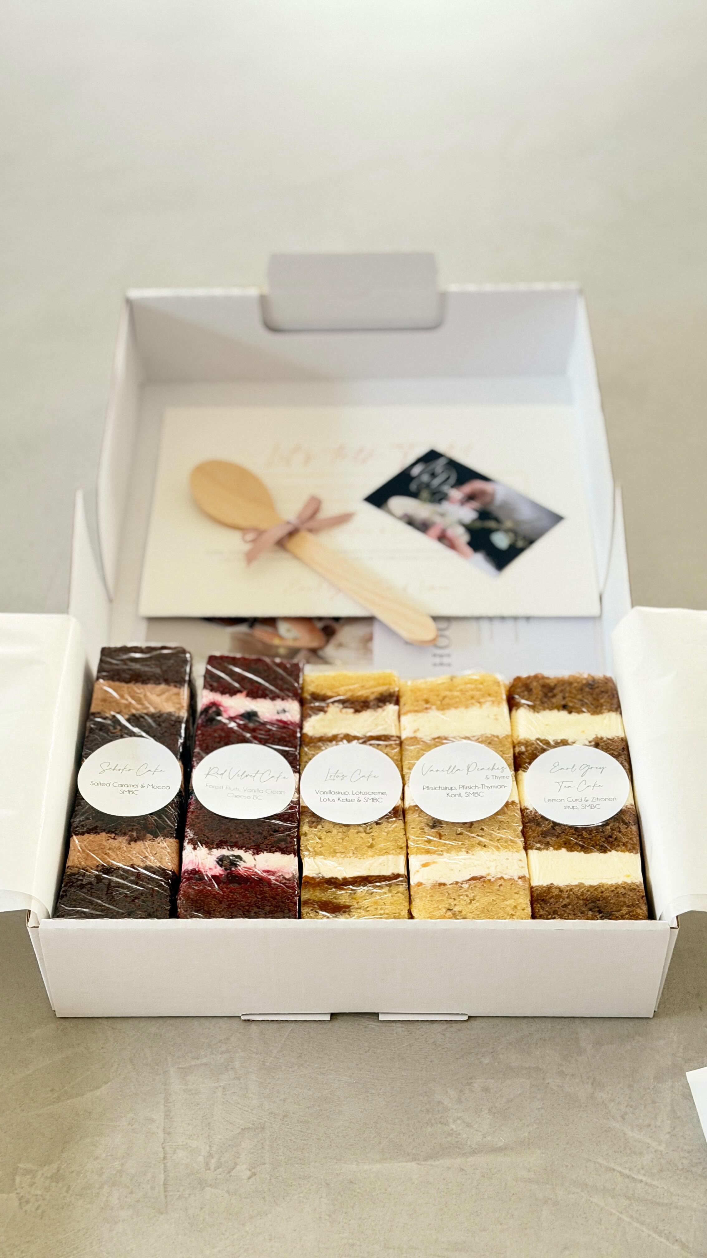 My cakes are not for everyone.
And that’s okay.
I create cakes for couples
who care about taste, craft and design.
Every flavour is developed from scratch.
Every cake handmade.
Every detail intentional.
Quality always finds its people.
#hochzeitstorte #whatsyourflavor #hochzeitschweiz #ostschweizhochzeitstorte #kreuzlingencake