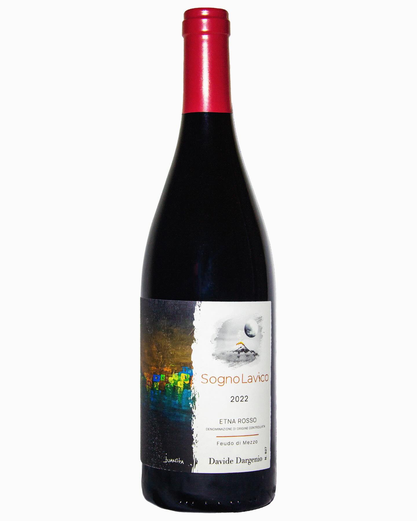 Happy to present the new vintage #etnarosso #feudodimezzo #2022. With a new label and a new artist @juanitaluban. She explained perfectly the expression of this vintage. Longer aging in the barrel for this amazing vintage.
Keep going with our philosophy #artistonthebottle @dave.sommelier