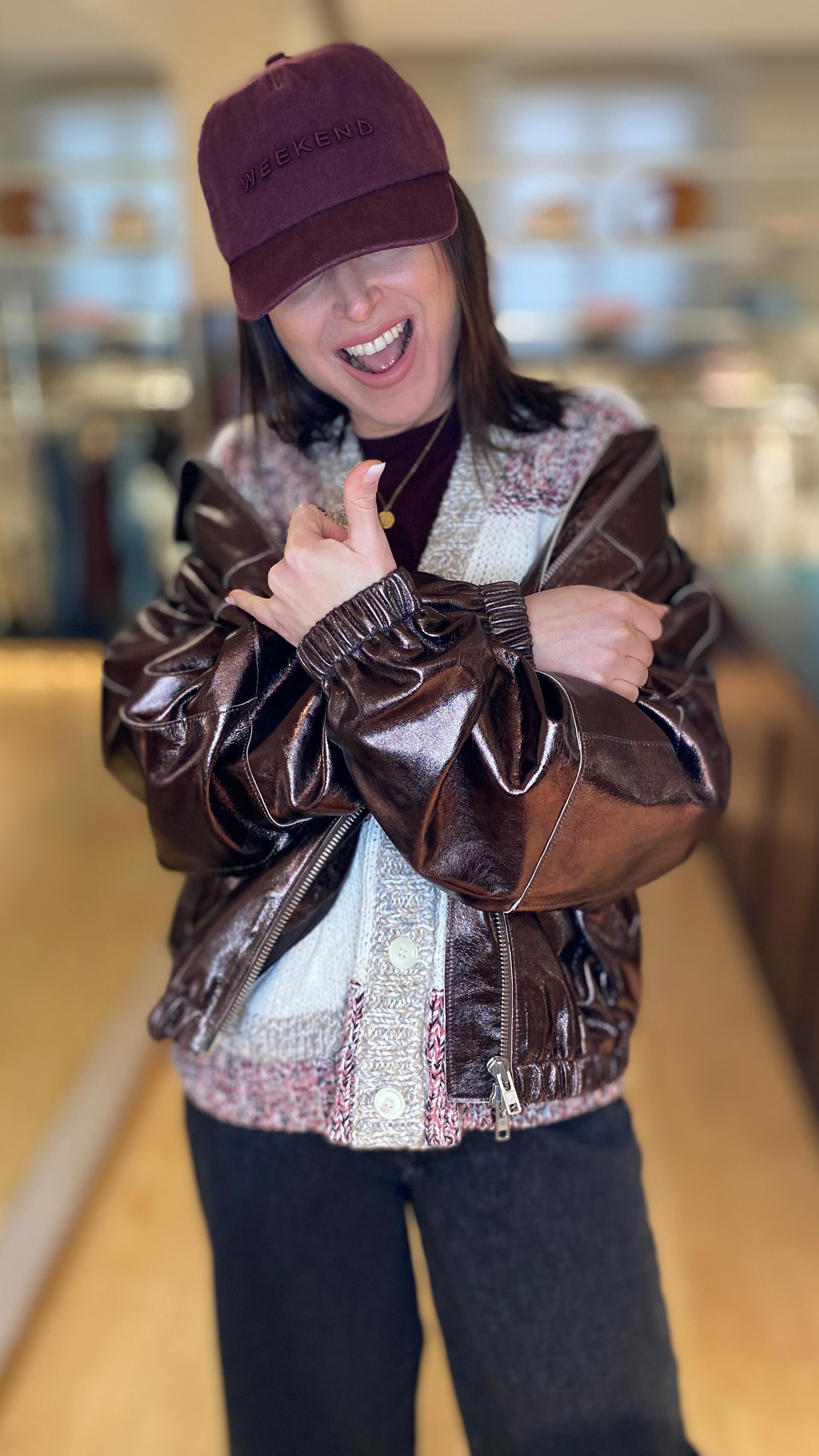 Questo outfit è pazzesco!
Cosa mi dite???💟💟💟
Bomber @alysiofficial €595
Cardigan @weekendmaxmara €299
Jeans @weekendmaxmara €179
Maglia @weekendmaxmara €189
#maxmaraweekend #alysi #abbigliamentodonna #luxuryfashion #altamoda