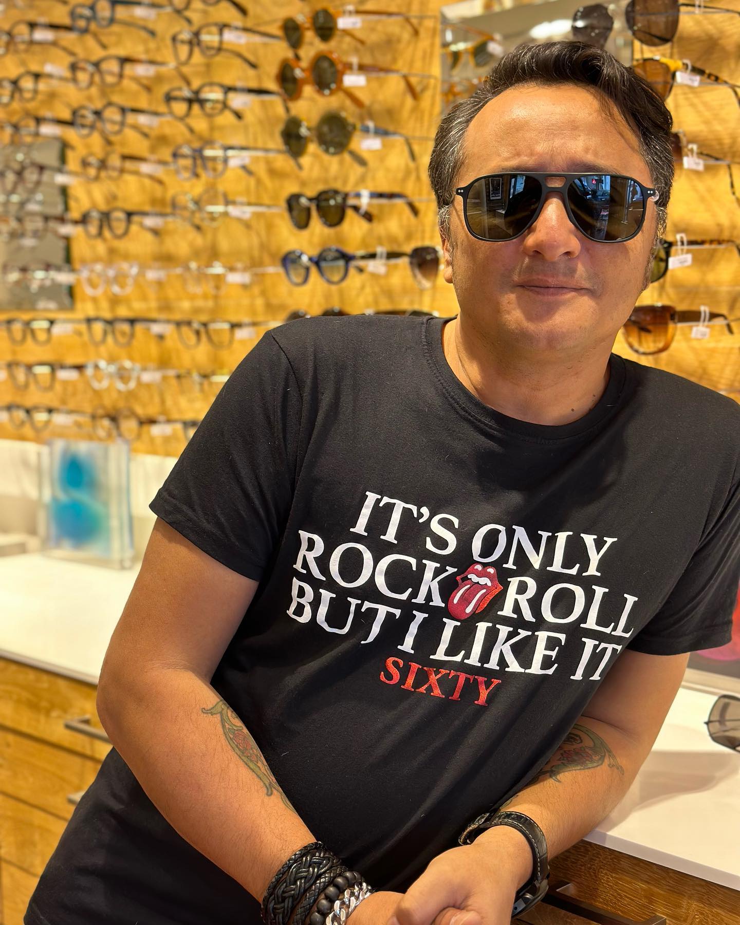 La Famille @brett_eyewear #levallois s’agrandit !
@quilmescristal 🎸 🤘