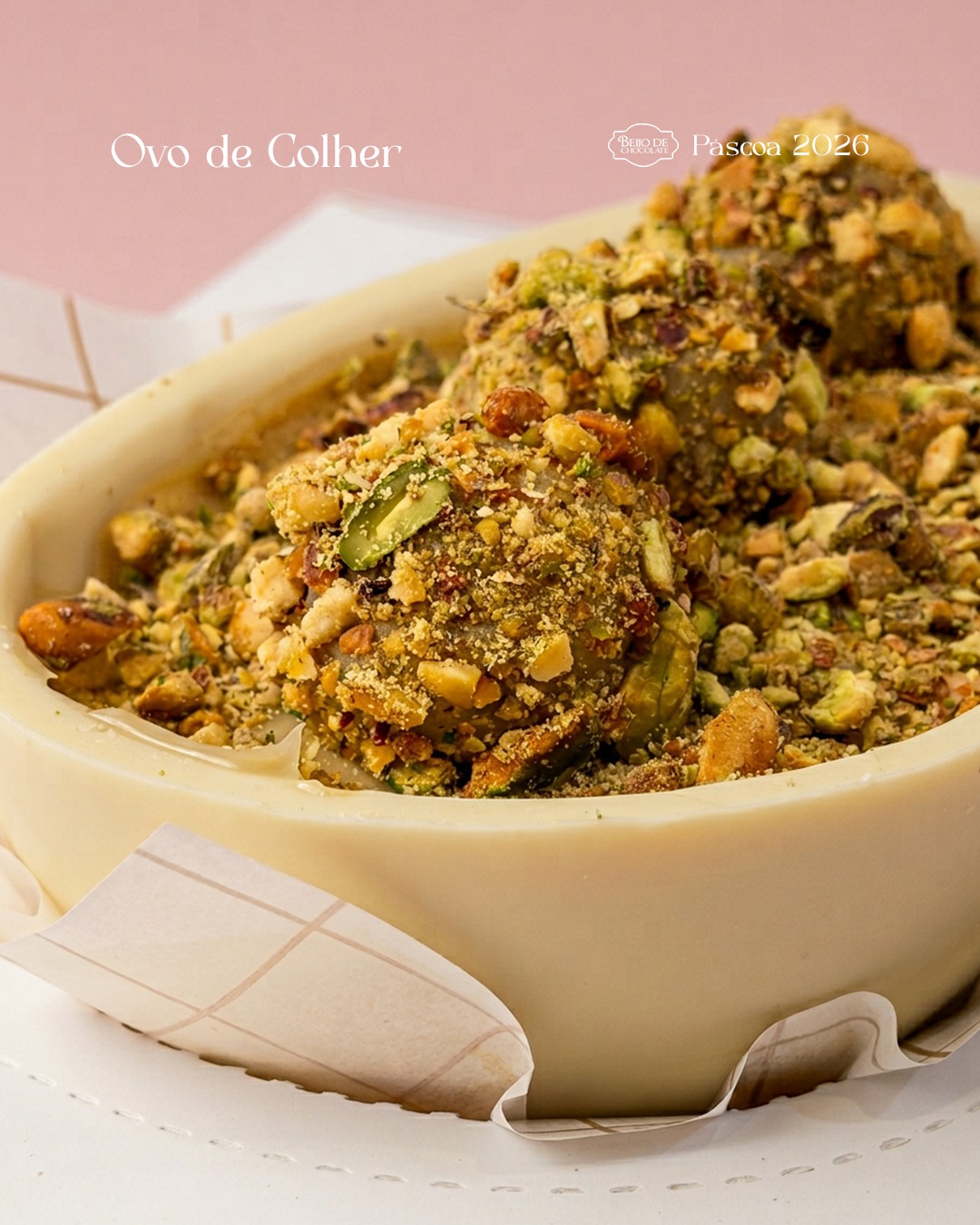 Ovo de Páscoa Recheado de Pistache
Para quem ama pistache, essa é a escolha perfeita. Casca de chocolate branco recheada com um delicioso creme de pistache, finalizado com brigadeiro de pistache e pedaços de pistache que deixam cada colherada ainda mais especial.
Disponível nos tamanhos 500g, 350g e 250g.
Produção artesanal e somente por encomenda.
Garanta o seu através do link na bio e faça seu pedido pelo WhatsApp.
Beijo de Chocolate, Páscoa 2026.