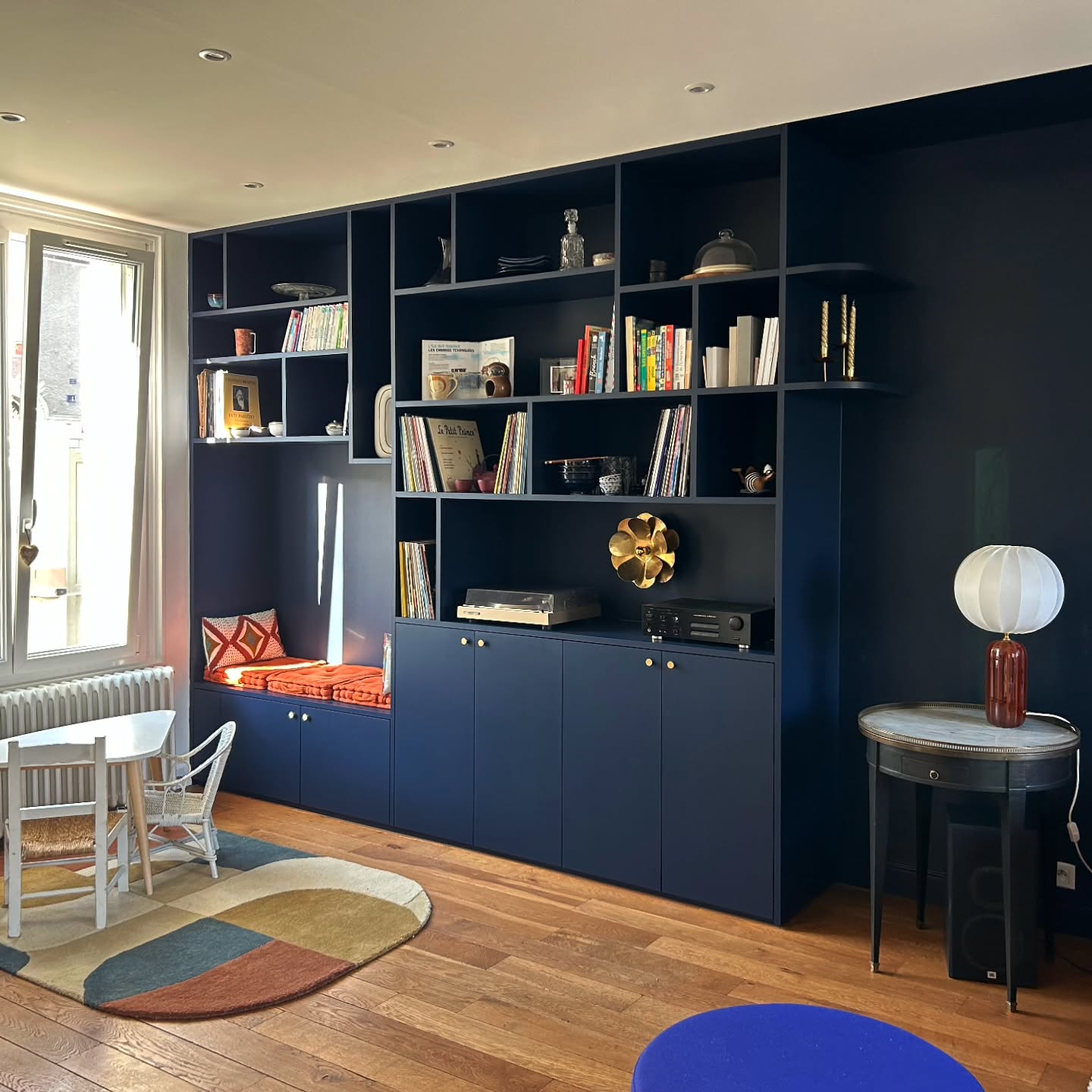 Réalisation d'une seconde bibliothèque sur mesure, en mdf peint teinte @ressource_peintures
Espace banquette / rangement / niches.
Merci à ma cliente pour sa confiance et l'utilisation de ses photos.
Design Gallianne Quintrec
Réalisation @gaelbozec @atelier_decomeuble
#architecteinterieur #agencement #bibliotheque #gallishop #surmesure