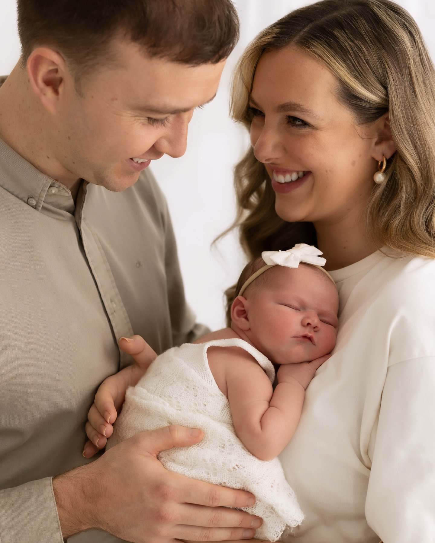 The end to another incredible week and diving head first into running our kids around from one activity/playdate to the next 🤪
Have a beautiful weekend with your loved ones.
I leave you with this incredible little fam, who couldn’t k any more beautiful if they tried 🫶🏼