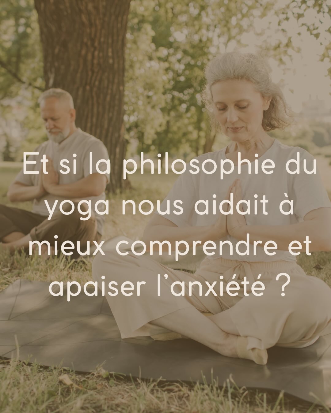 La philosophie du yoga définit le yoga comme l’apaisement des fluctuations du mental.
Quand l’esprit est agité, pensées en boucle, inquiétudes, ruminations, il devient difficile de se sentir calme et présent.
À travers le mouvement, la respiration, la méditation ou encore le chant de mantras, le yoga propose des outils concrets pour calmer le mental et réguler le système nerveux
C’est souvent ce que l’on recherche quand l’anxiété prend de la place : retrouver de l’espace, de la clarté et un peu plus de paix intérieure.
C’est ce que l’on a coeur de vous proposer avec @itsokayoga lors de notre atelier le chemin du calme, le 29 mars à l’ @espacesantebyphysiograncy
Il reste 2 places, tarif early bord jusqu’à dimanche!
Info en bio ou en mp