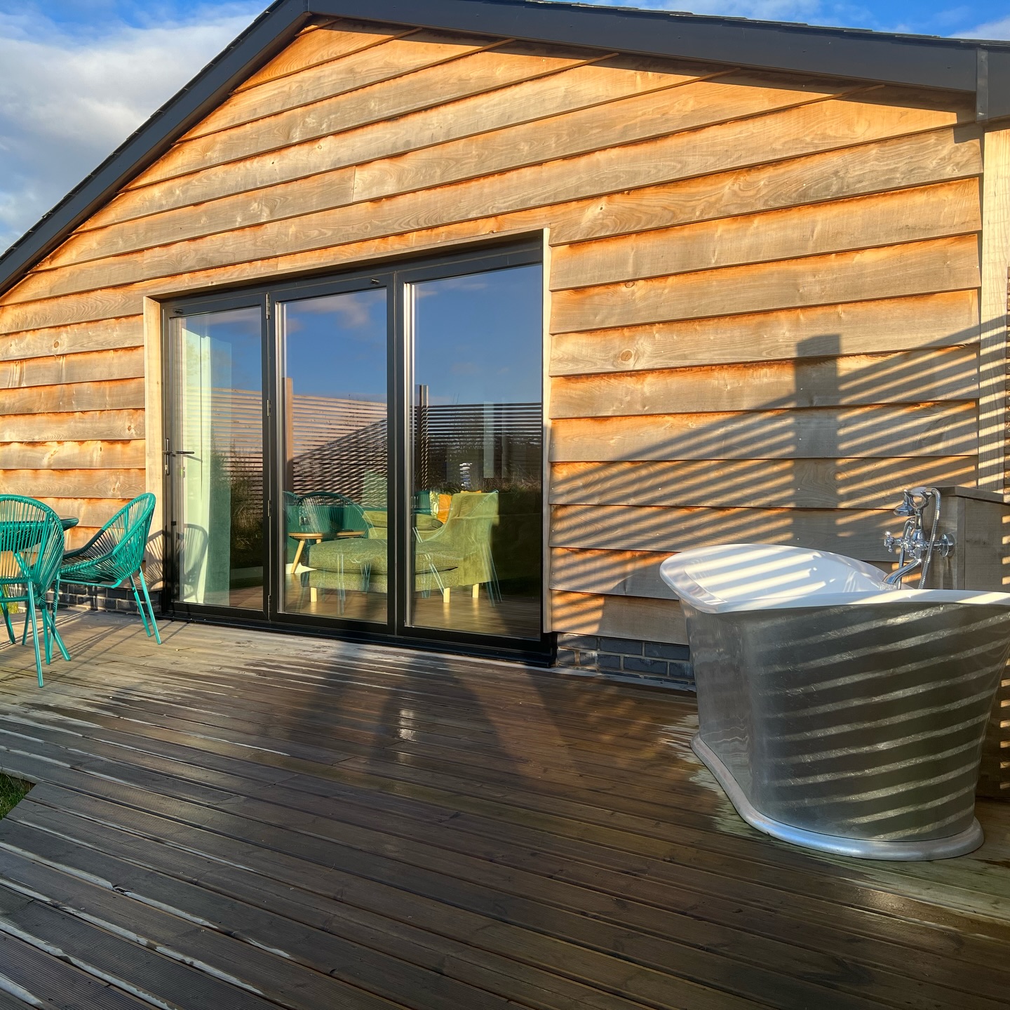 Last minute break for a well-deserved someone this weekend? 🌸🌷
Escape to a cosy lodge and unwind in nature with a 2-night stay for just £180. Perfect for a spontaneous getaway, a little reset, or a surprise treat.
✨ Peaceful lodge stay
✨ Fresh air & relaxing surroundings
✨ Coffee shop onsite to enjoy homemade bakes and great coffee.
Don’t miss this last-minute offer – message now or call us on 01953 861466 to book your stay! 🌿