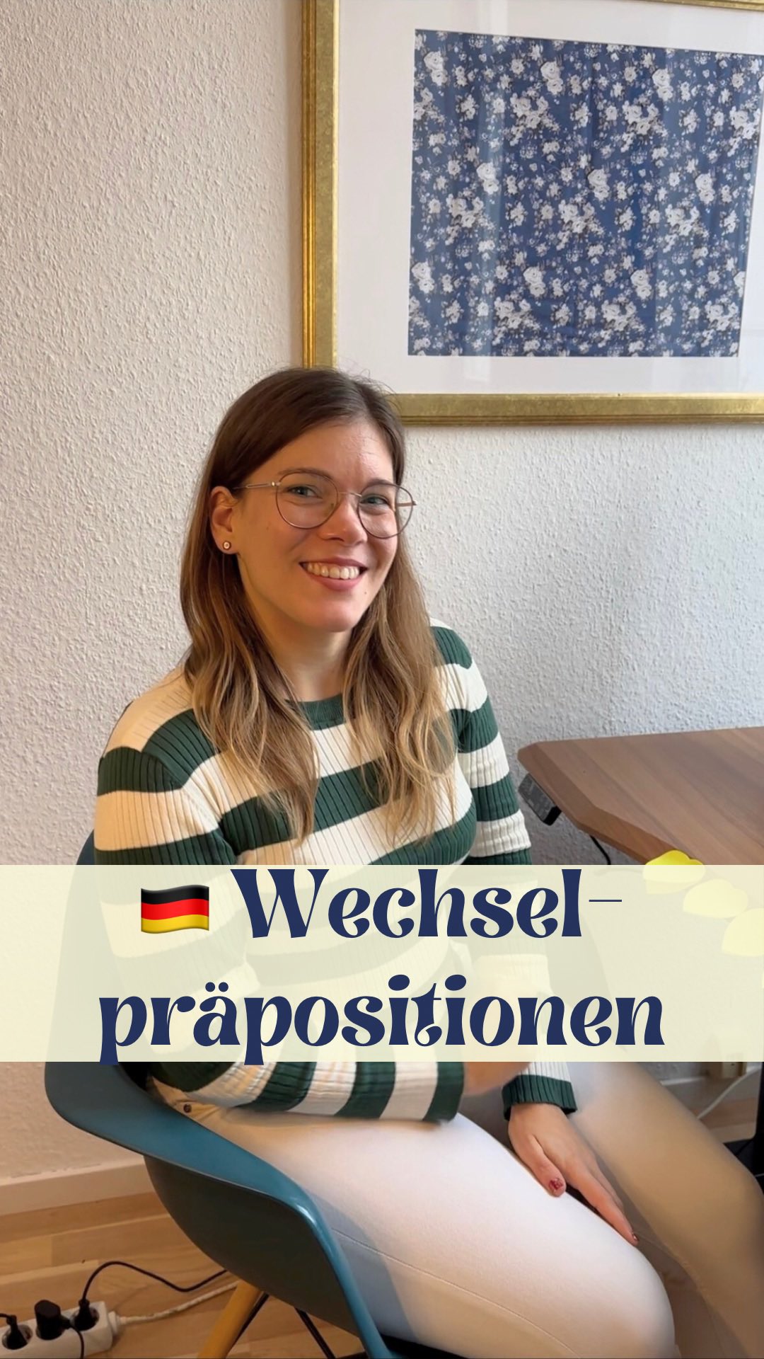 Kennst du alle 9 Wechselpräpositionen auf Deutsch? 😲
Ich zeige sie dir! 🇩🇪
💡 Wechselpräpositionen stehen immer mit Dativ, wenn man beschreibt, WO etwas ist. (So wie alle Beispiele in diesem Video)
Aber wenn man sagt, WOHIN man etwas bewegt, dann benutzt man den Akkusativ. Zum Beispiel:
✨ Ich stelle den Laptop auf meineN Tisch.
✨ Ich setze mich an meineN Schreibtisch.
Alles klar? Lass gerne ein ❤️ und ein Kommentar da, wenn dir dieses Video geholfen hat! ✨🤩
Liebe Grüße
Deine Deutschlehrerin
Verenita
🖤❤️💛
#german #deutschonline #deutschland #deutschlehrerin deutschb1