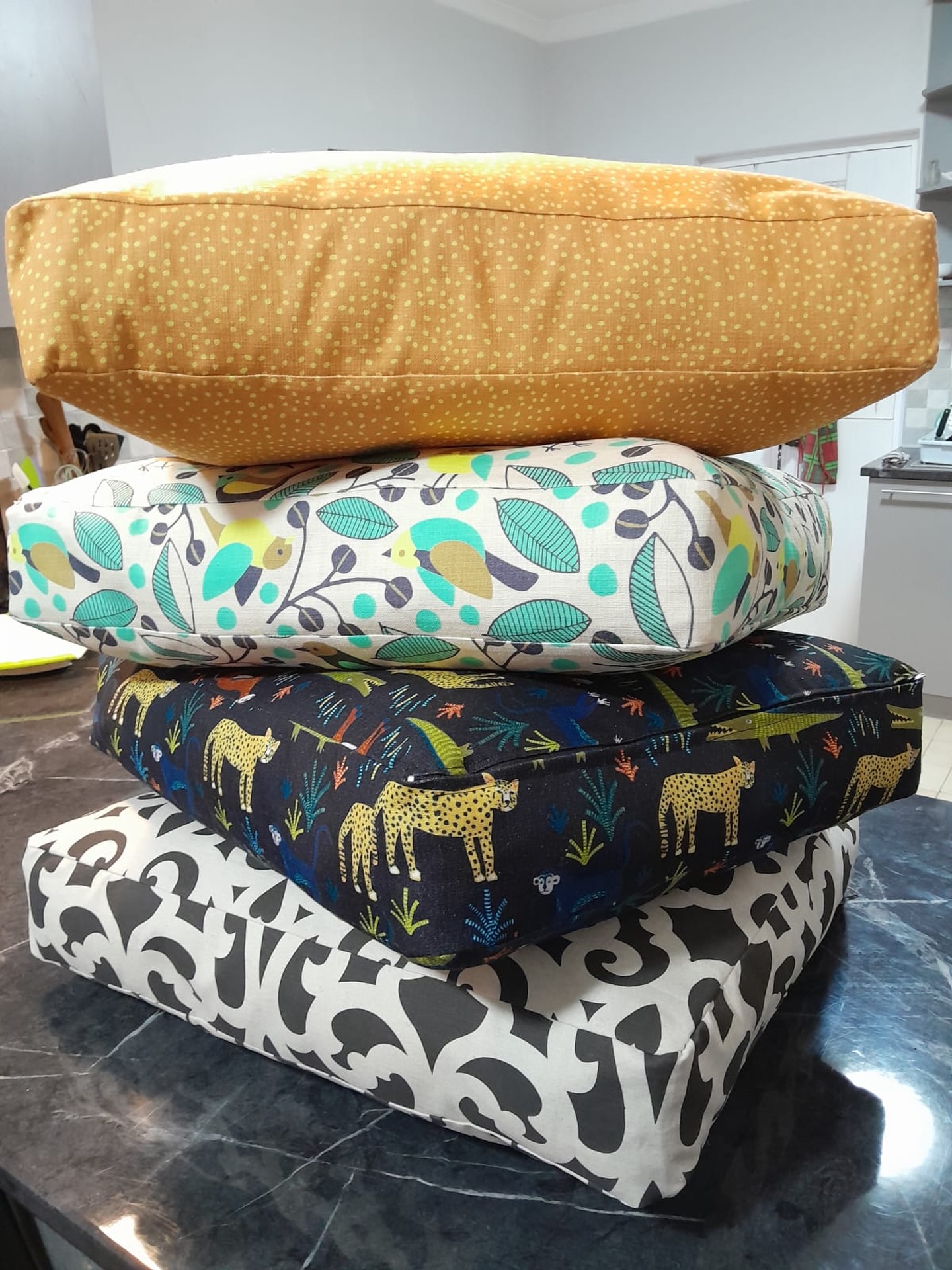 Our fabulous beds are now available at @anthologyshopza 🎉
Our beds are made from premium printed cotton with removable covers and waterproof inners.
R450 each 🐶