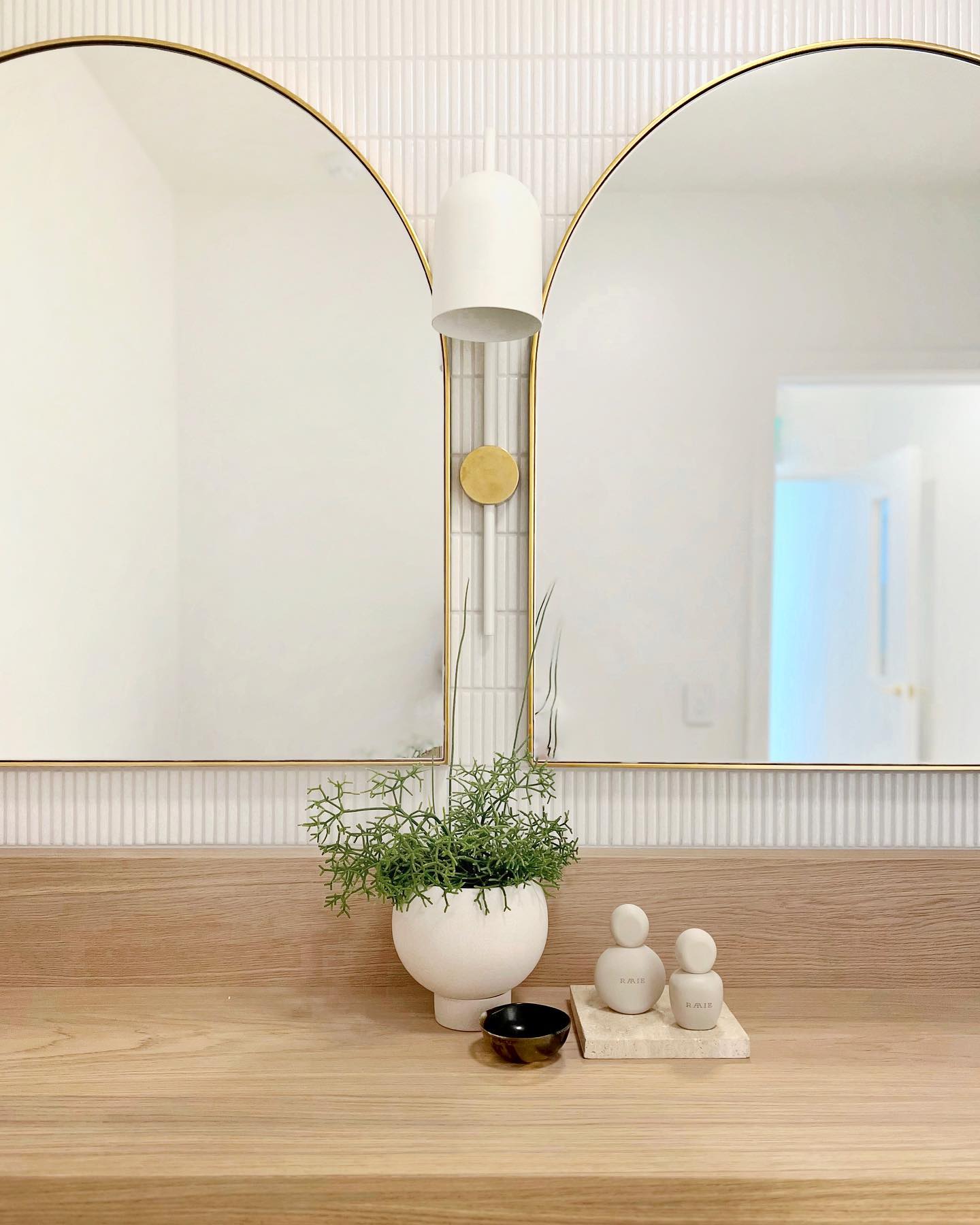 Furniture and lighting are often specified & procured for clients early on in the build process. It’s always such a buzz when we finally get to see everything in situ 👌🏼
.
.
Photographer & suppliers tagged
#taliataylordesign #commercialinteriors #archedmirrors #fingertiles #interiordesign#nzinteriors #wellandbeingdunedin