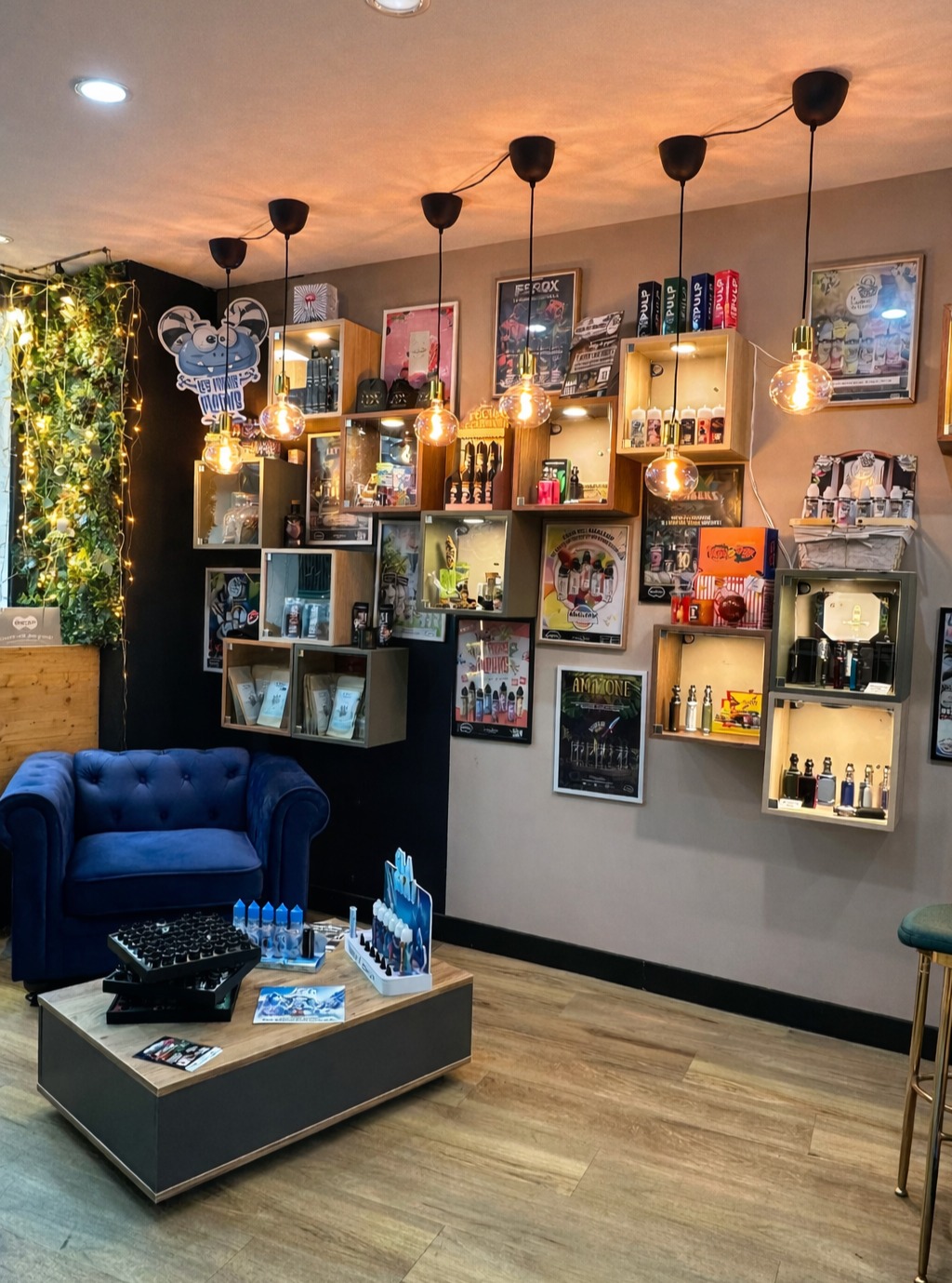 Installez-vous confortablement dans notre nouveau fauteuil et prenez le temps de découvrir nos saveurs et nos nouveautés. Chez La Douce Vape, nous vous accueillons dans une ambiance chaleureuse pour vous faire tester et trouver la vape qui vous correspond.