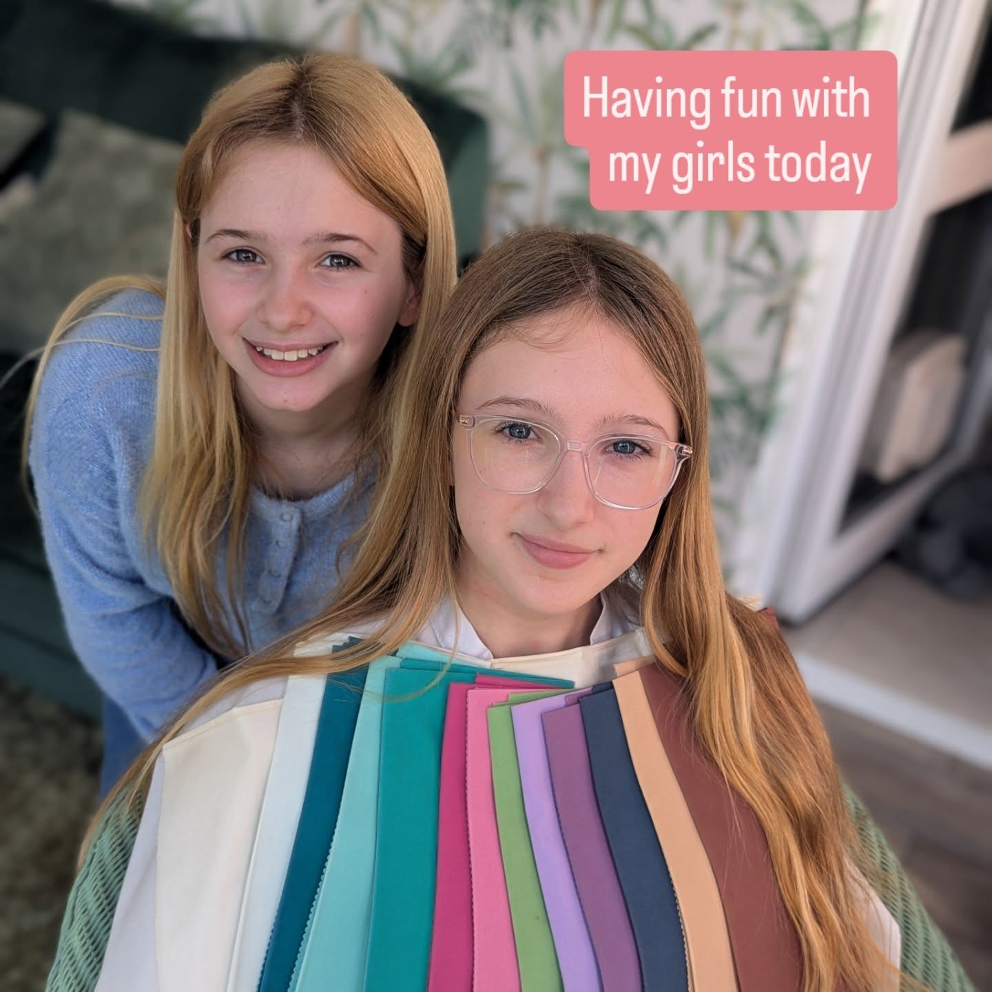 My Saturday client had to reschedule due to illness so I've had fun with my girls this morning, officially draping them at last.
💙 Of course I knew roughly what they were going to be, and have always bought good colours for them but we were unsure if they were going to be best in warmer or cooler tones.
💚 Like most softs they are both very neutral and don't lean very cool or soft, but for sure L looked better in the warm accents whilst E was better in cool. It's most likely their eye colour just tipped them one way or the other as their skin tone and hair are very similar.
💙 So now we officially have a soft-cool-light and a soft-warm-light in the house 🏠
#colourmebeautuk #colouranalysis #coloranalysis #neutral #oxford