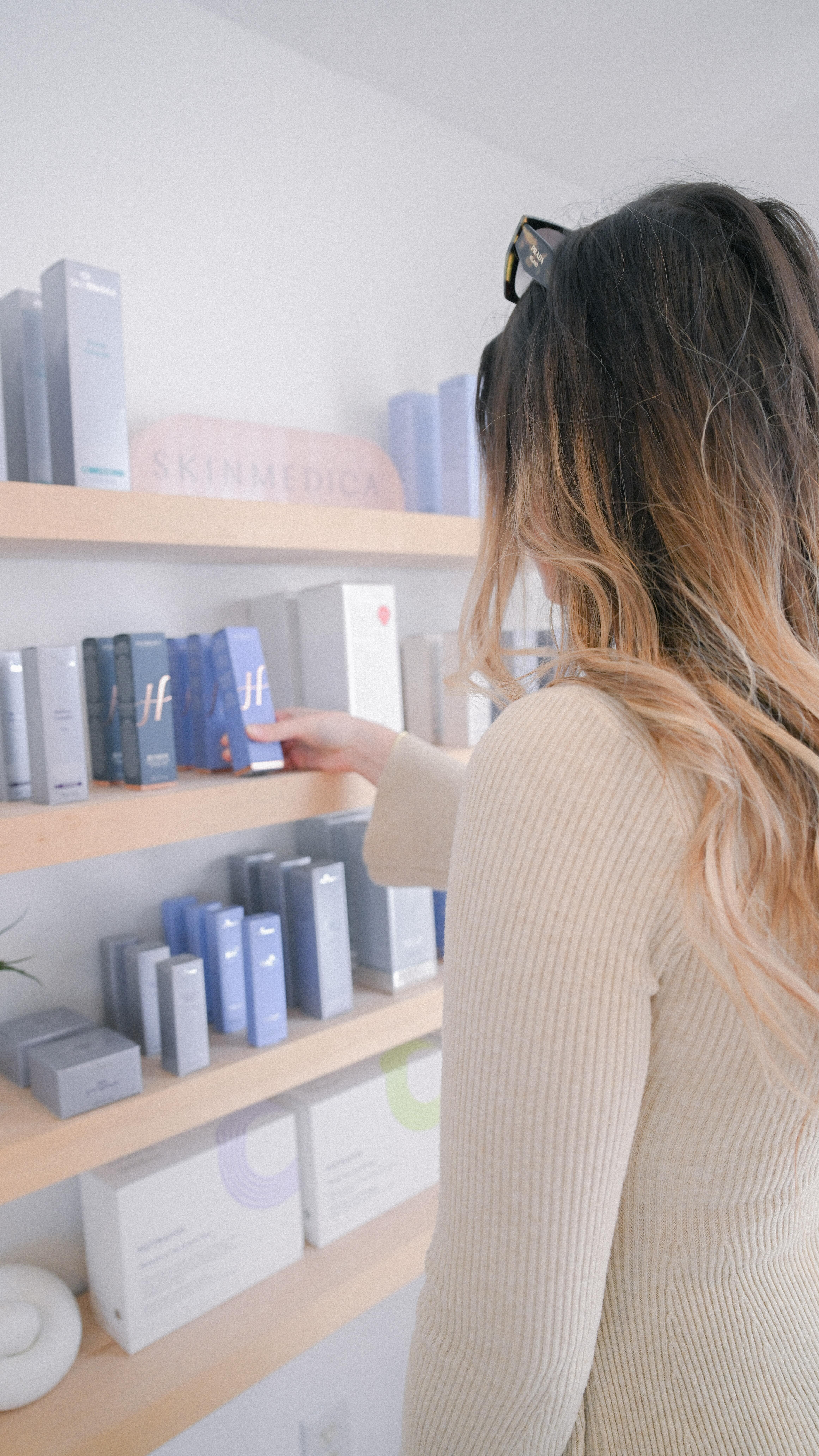 Some recent frames from our shoot with Glistn on Nantucket.
Glowing skin helps, but good lighting doesn’t hurt either.
Marketing for #BlueSevenClient | @glistnnantucket