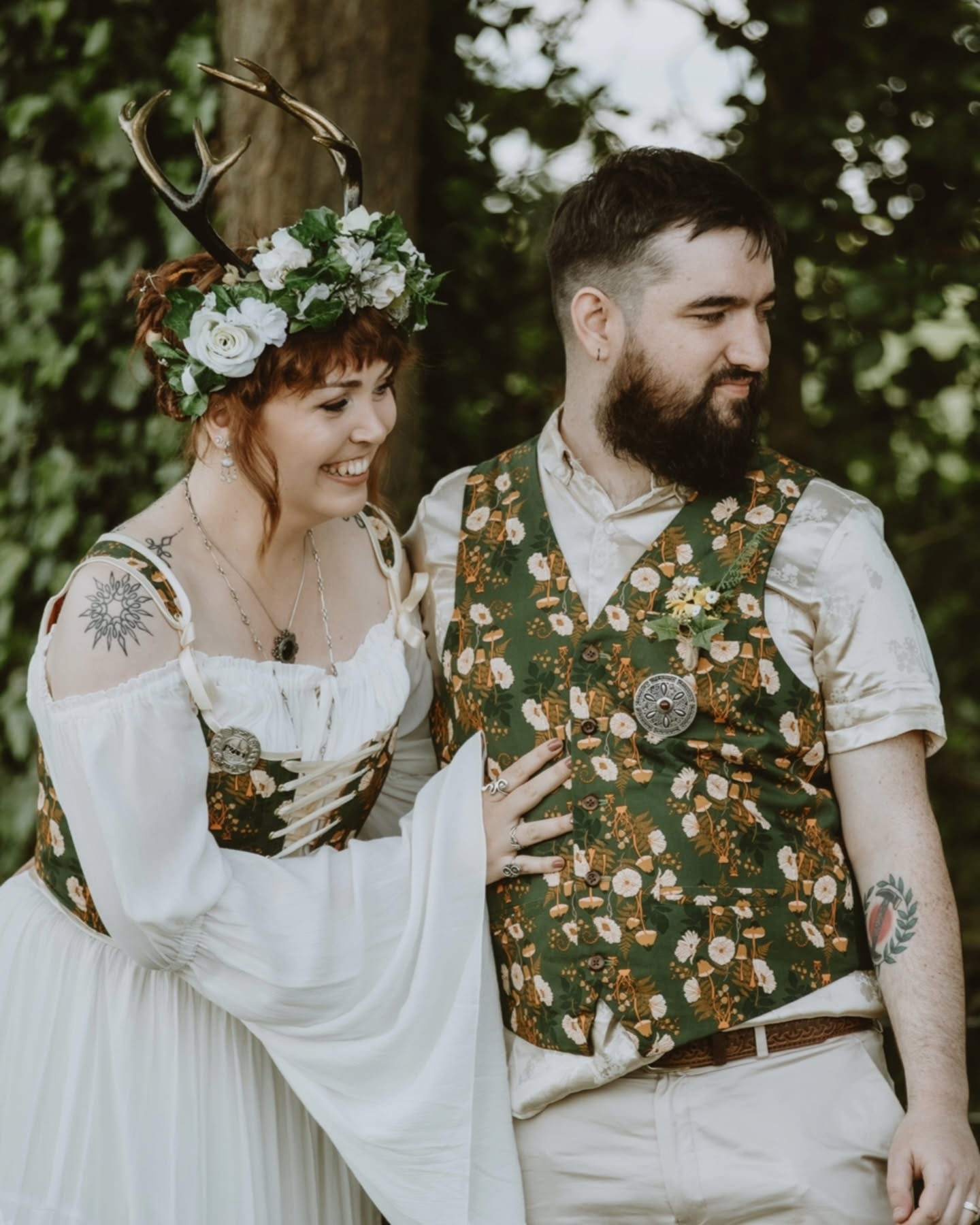 That time when we had a line in the ceremony about how Rai and Jay wanted to maintain their own interests and ensure they didn't 'become a homogeneous blob'... at which point I had to point out that they were, in fact, wearing a corset and waistcoat set in matching mushroom fabric on their wedding day 🤭
📸 @chris.terry.photographer