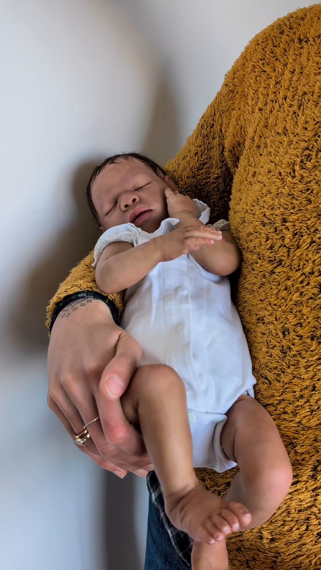 Meet Paloma, born for the camera.🎥
Stay tuned for the others.👶
#sfx #fakebaby #cinebaby