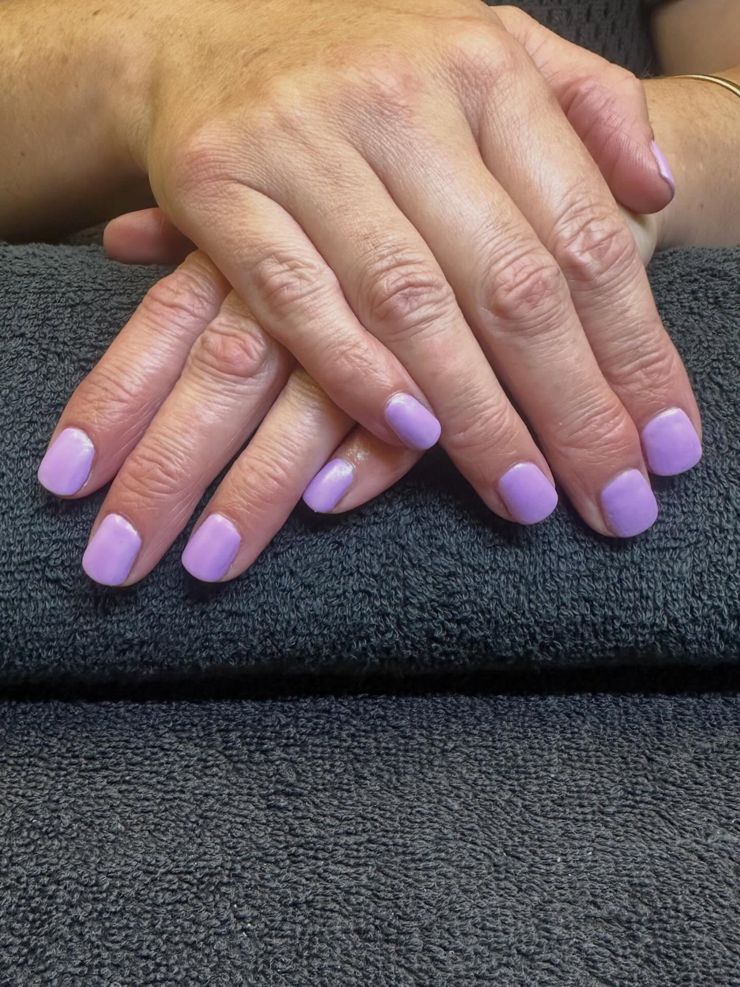 A pop of colour to brighten your day ๐
Nails created by Gabby
Book an appointment for next week www.scape.co.nz
#vibrantnails #healthynails #scapenails