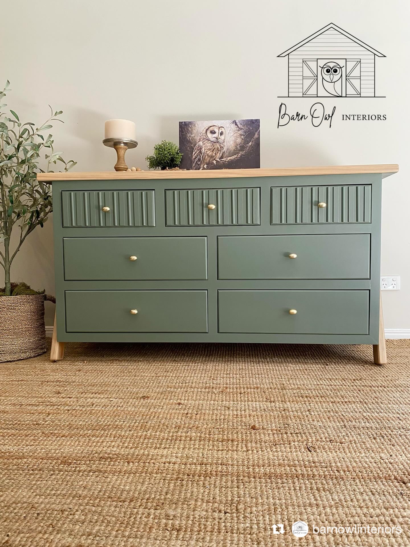 🦉Australia’s home of Wise Owl Paint
There’s something satisfying about a piece that simply feels right once it’s finished.
This dresser started life as a very dark timber piece, but with thoughtful colour work and careful balance it’s been completely re-imagined.
@barnowlinteriors created a custom blend of greens that sits beautifully alongside the natural timber top and brushed gold hardware. The colour feels grounded and calm, while the timber keeps the piece warm and connected to the original furniture.
It’s a great example of how the right paint system and a confident colour decision can transform a piece without losing its character.
Paint used:
Wise Owl Paint — Overland Green / Shade Green / Earthen Ash
Created by @barnowlinteriors
Available from The Furniture Paint Shop ~ Australia’s home of Wise Owl Paint 🦉
#FurniturePaintShopAustralia #WiseOwlPaintAustralia #WiseOwlPaint