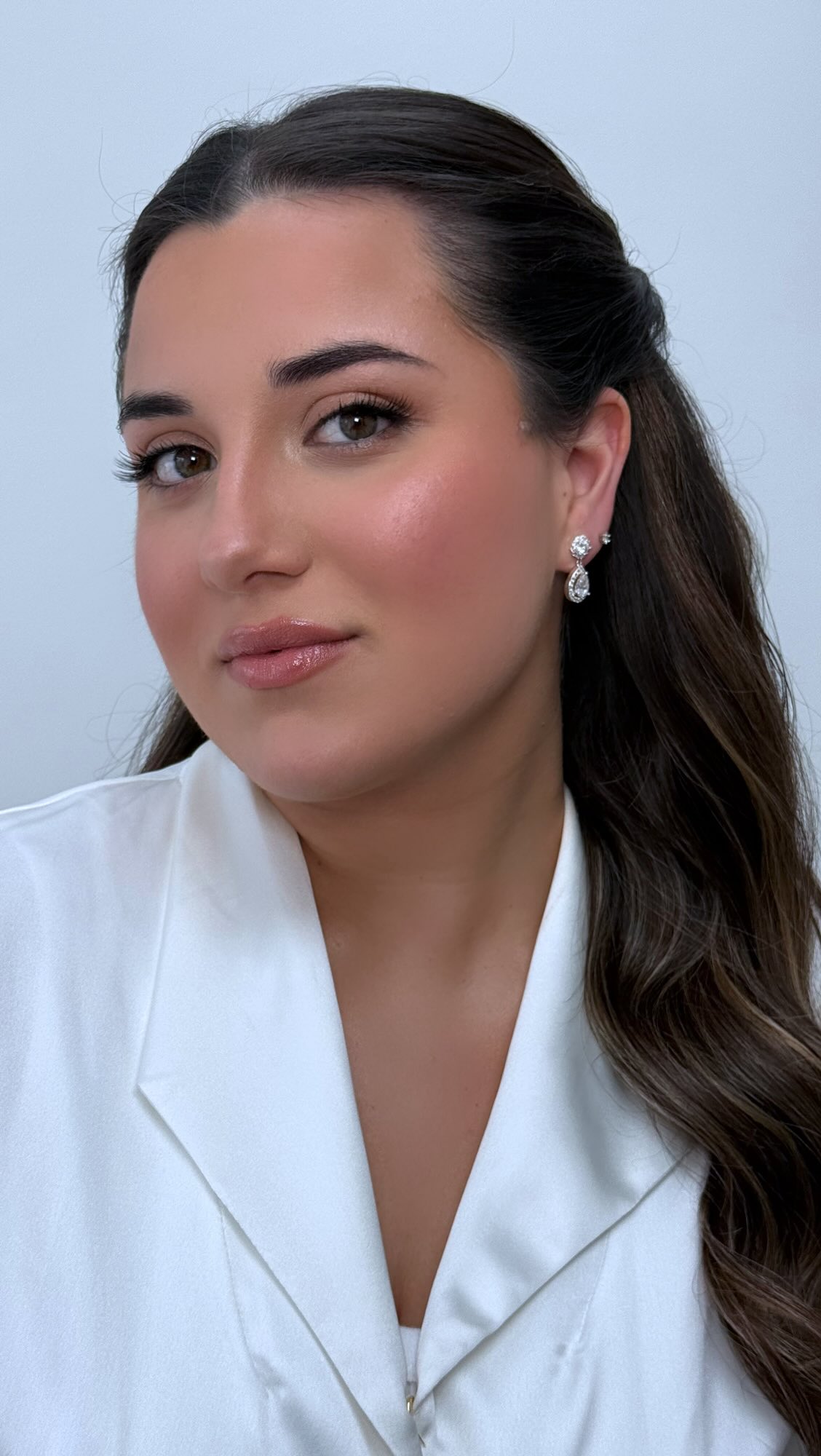 B R I D A L // the finished look for this stunning bride to be / the wedding vibe for 2026 is all about relaxed, soft and natural for both hair and makeup / enjoying the big day and taking in the moments is the key for all our 2026 Brides / Sev and I loved creating this Bridal look on beautiful Jess xxxx
#bridal #bridalmakeup #bridalinspo #bridalhairstyle #bridalinspiration