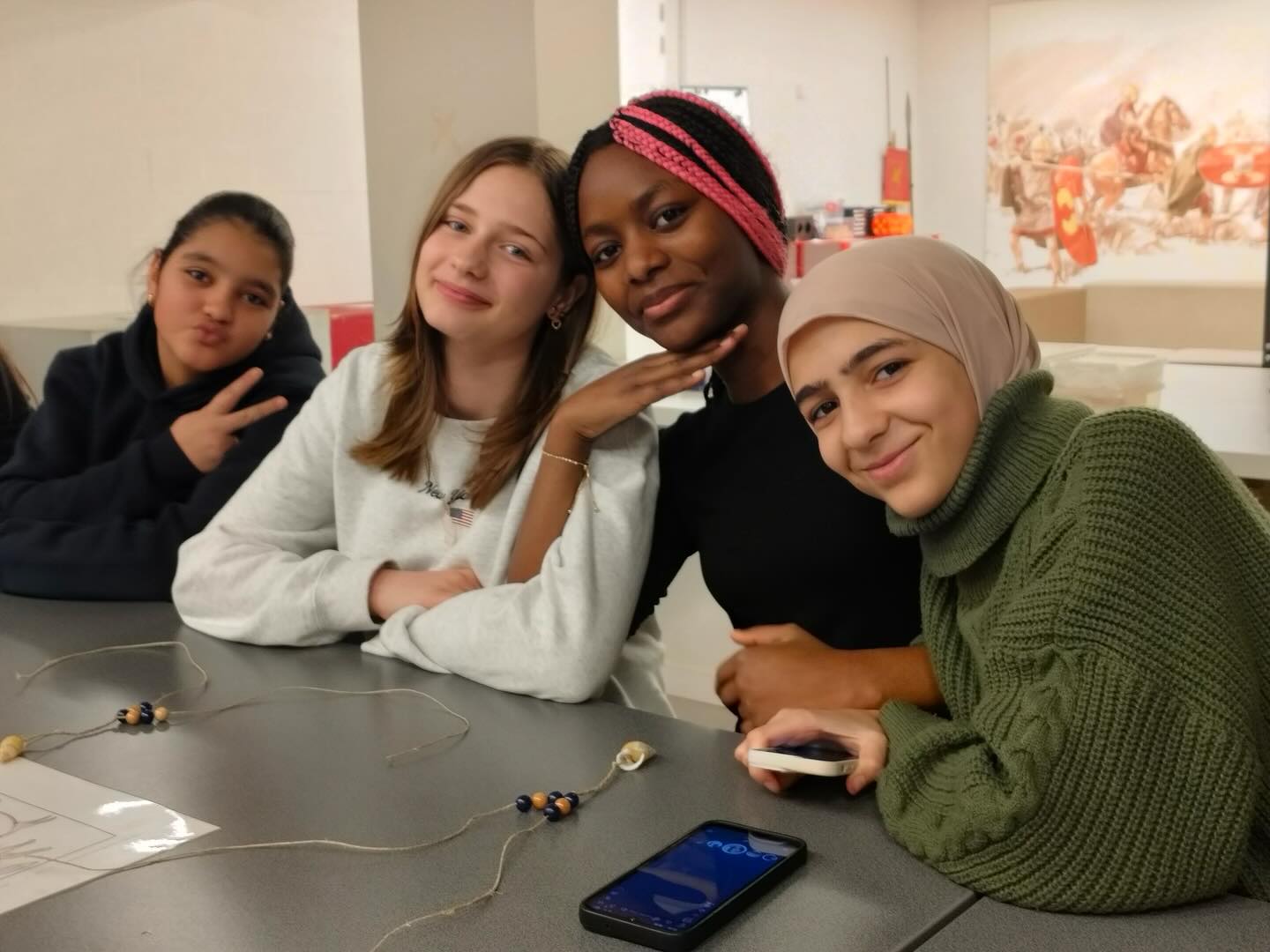 📸 Terugblik op onze studie-uitstap naar Tongeren!
Onze leerlingen van het tweede jaar brachten een bezoek aan het Gallo-Romeins Museum en ontdekten er meer over het leven in de Romeinse tijd. 🏛️
Na de middag trokken ze de stad in voor een educatieve wandelzoektocht. Een leerrijke dag vol ontdekken, samenwerken en geschiedenis beleven buiten de klas! 🤩
#tongeren #lerenbuitenklas #geschiedenis