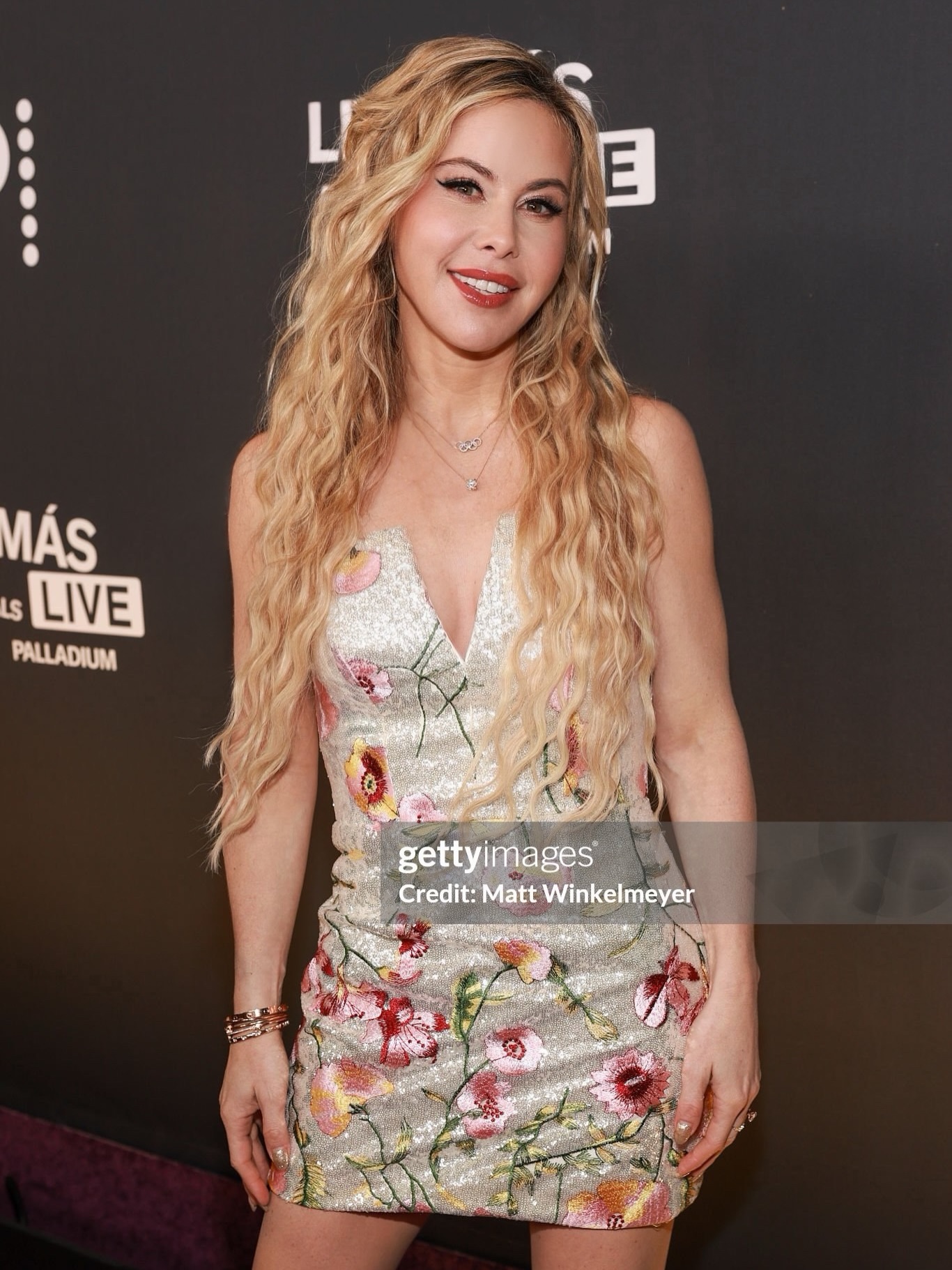 Wuthering Heights waves and some inches on my angel @taralipinski for @tacobell Live Mas Live
Makeup by @hairandmakeupbyzenna
Extensions @luxyhair
Code AUTUMN10