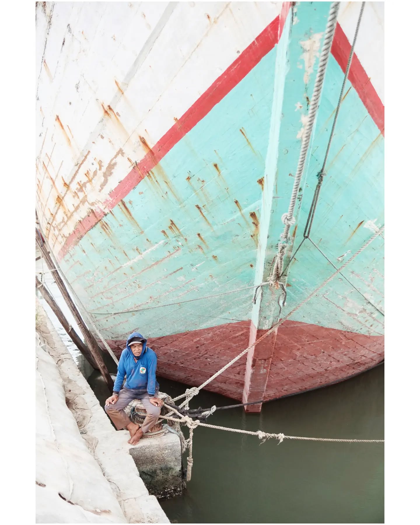 Sunda Kelapa Harbour, Jakarta.
Sunda Kelapa,Vieux port de Jakarta.
.
.
.
.
.
#indonesia #indonesie #jakarta #adventureland #fujifilm #photojournalism #travelphotography #streetphotography #photographer #travel #java #natgeo #travelphotographyoftheday #streetgrammers #lensculture #n8zine #photographizemag #worldstreetgeneration #documentaryphotography