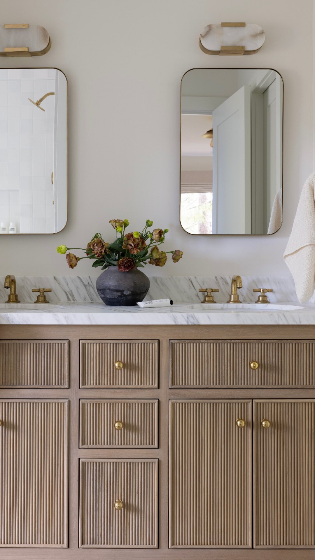 Taking another stroll through our Greenbrae Organic Modern Project😍
design @california.daydreams
photos @jessicabrydsonphotography